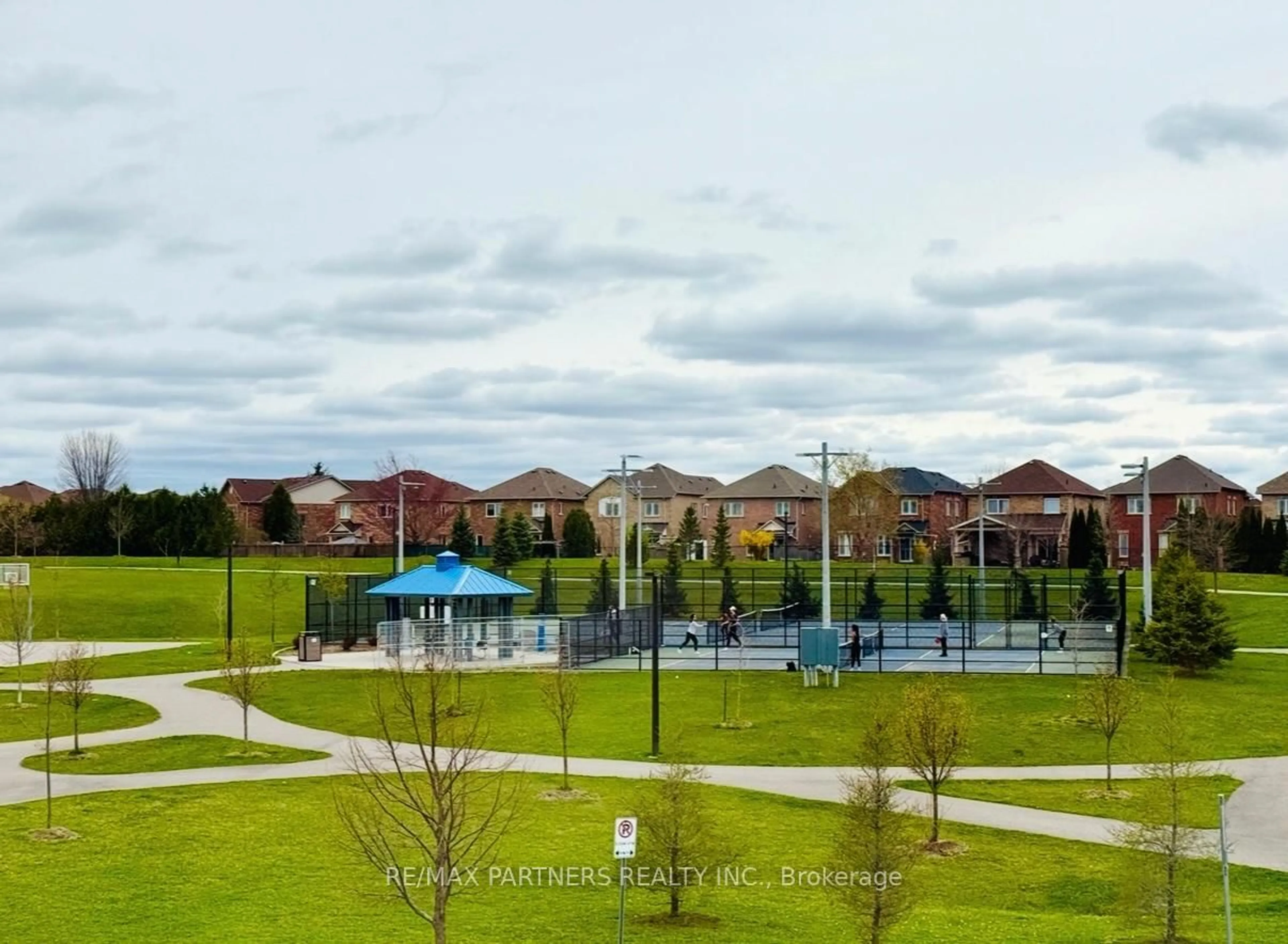 A pic from outside/outdoor area/front of a property/back of a property/a pic from drone, water/lake/river/ocean view for 277 Mavrinac Blvd, Aurora Ontario L4G 0E7