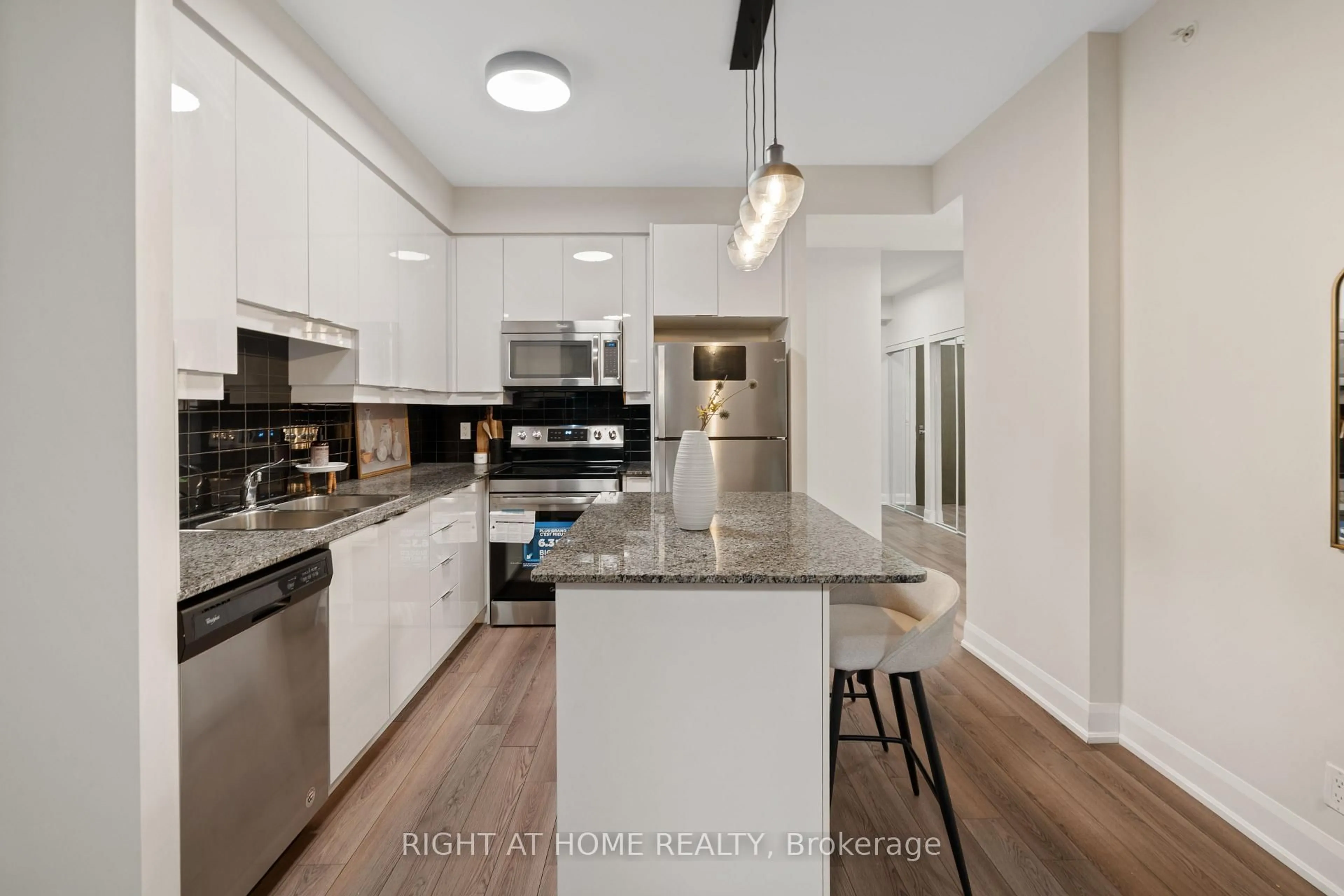 Open concept kitchen, ceramic/tile floor for 2910 Highway 7 N/A #1909, Vaughan Ontario L4K 0H8