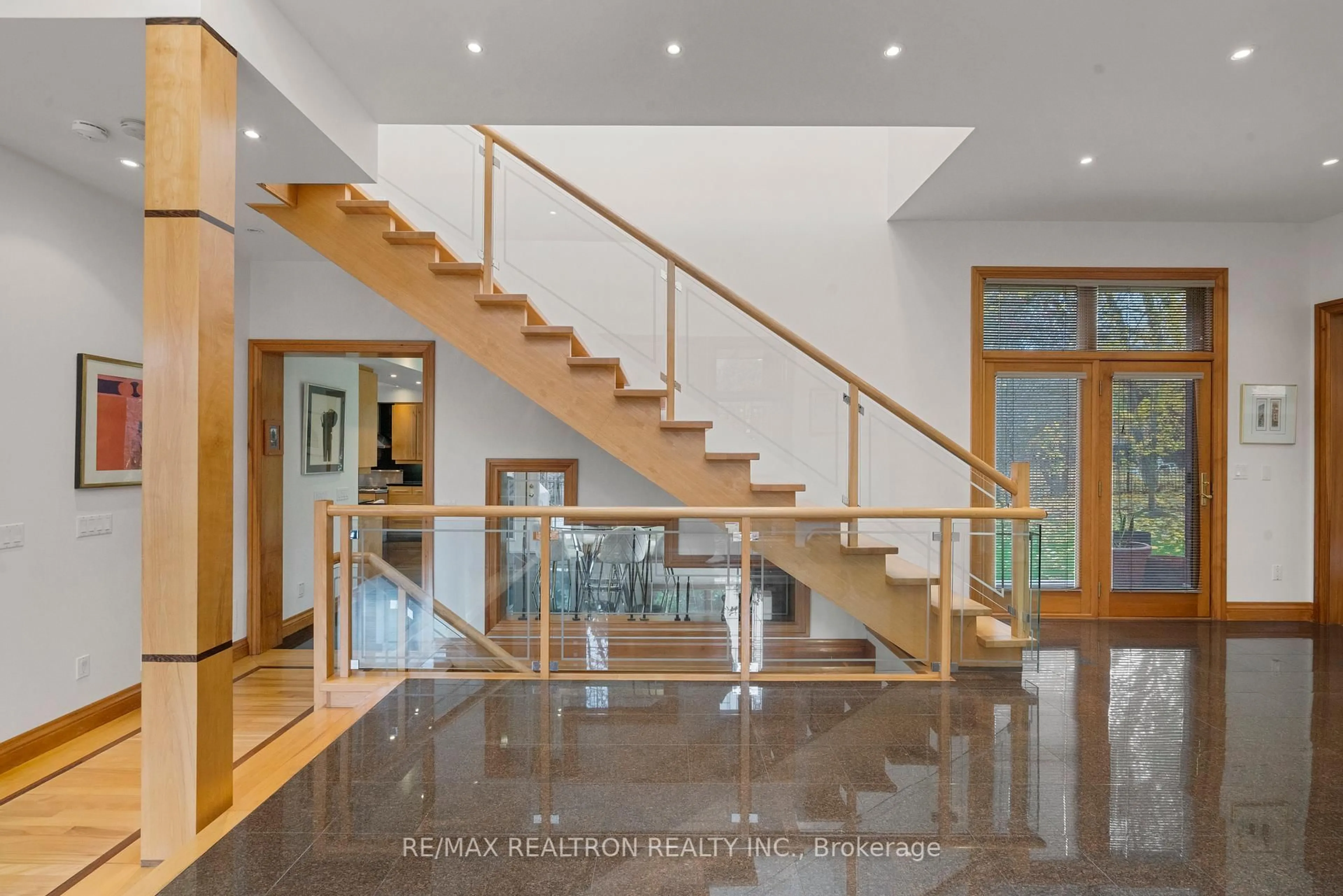 Indoor foyer for 183 Arnold Ave, Vaughan Ontario L4J 1C1