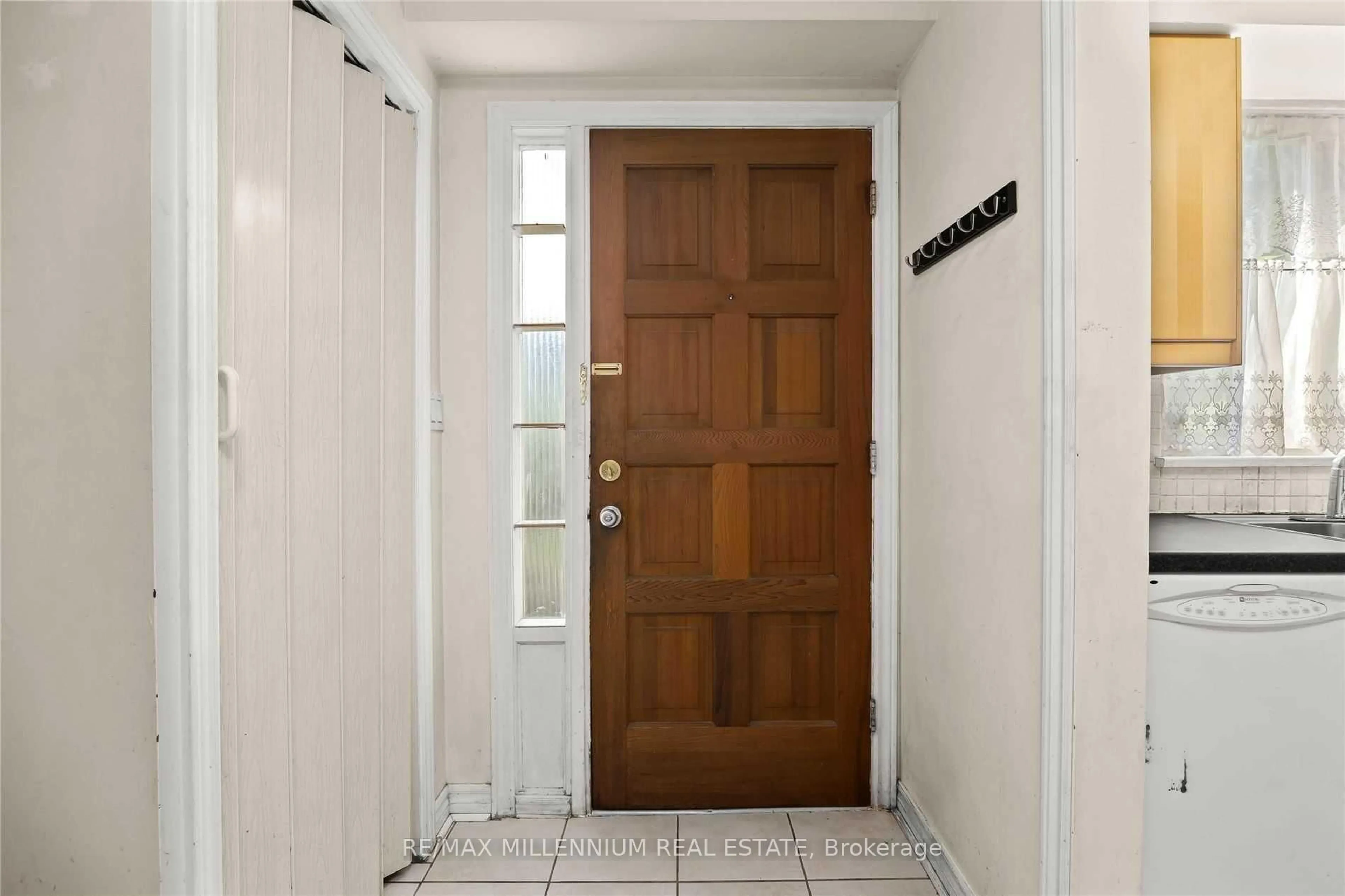 Indoor entryway for 17 The Carriage Way ##17, Markham Ontario L3T 4V1