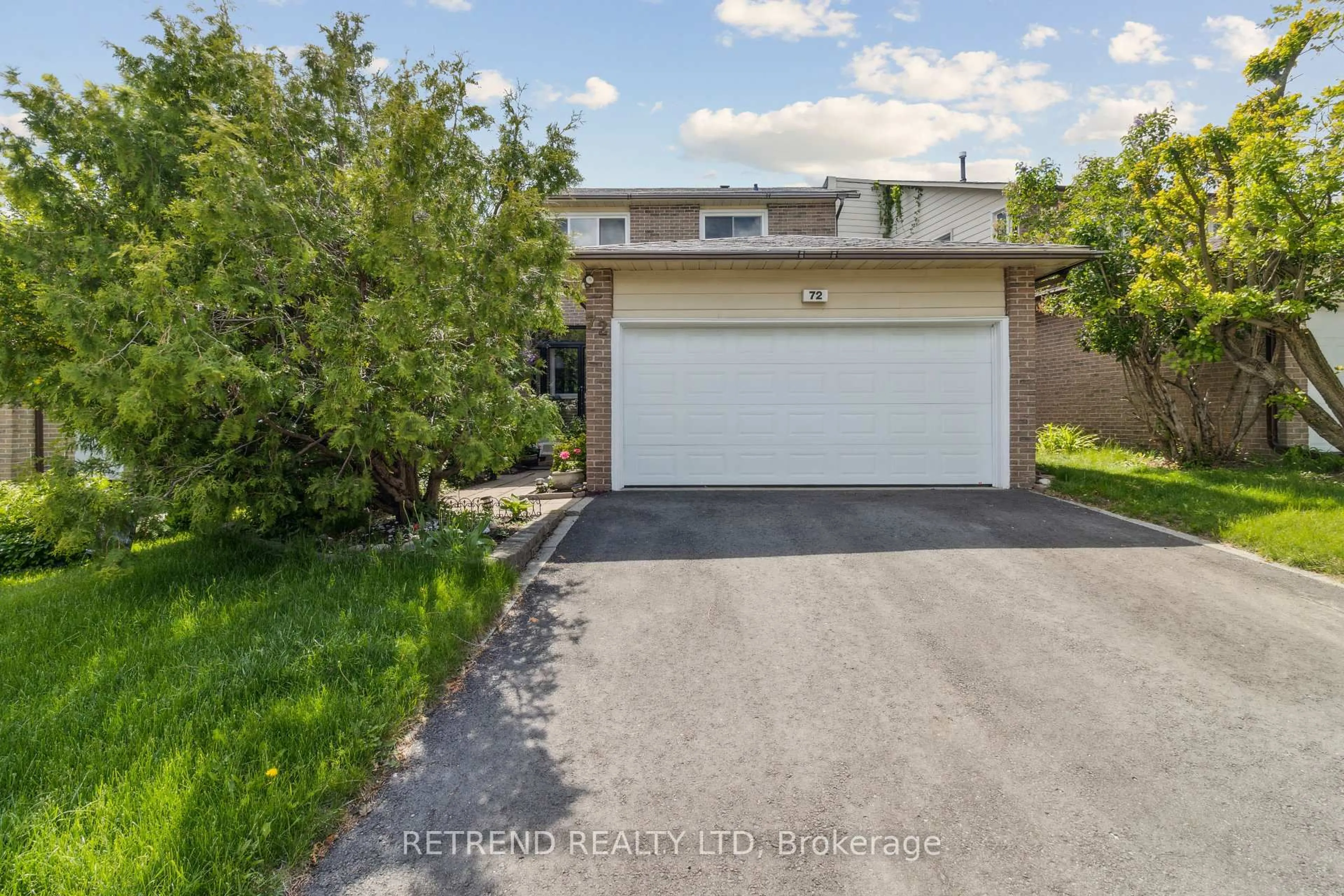 A pic from outside/outdoor area/front of a property/back of a property/a pic from drone, street for 72 Holm Cres, Markham Ontario L3T 5J3
