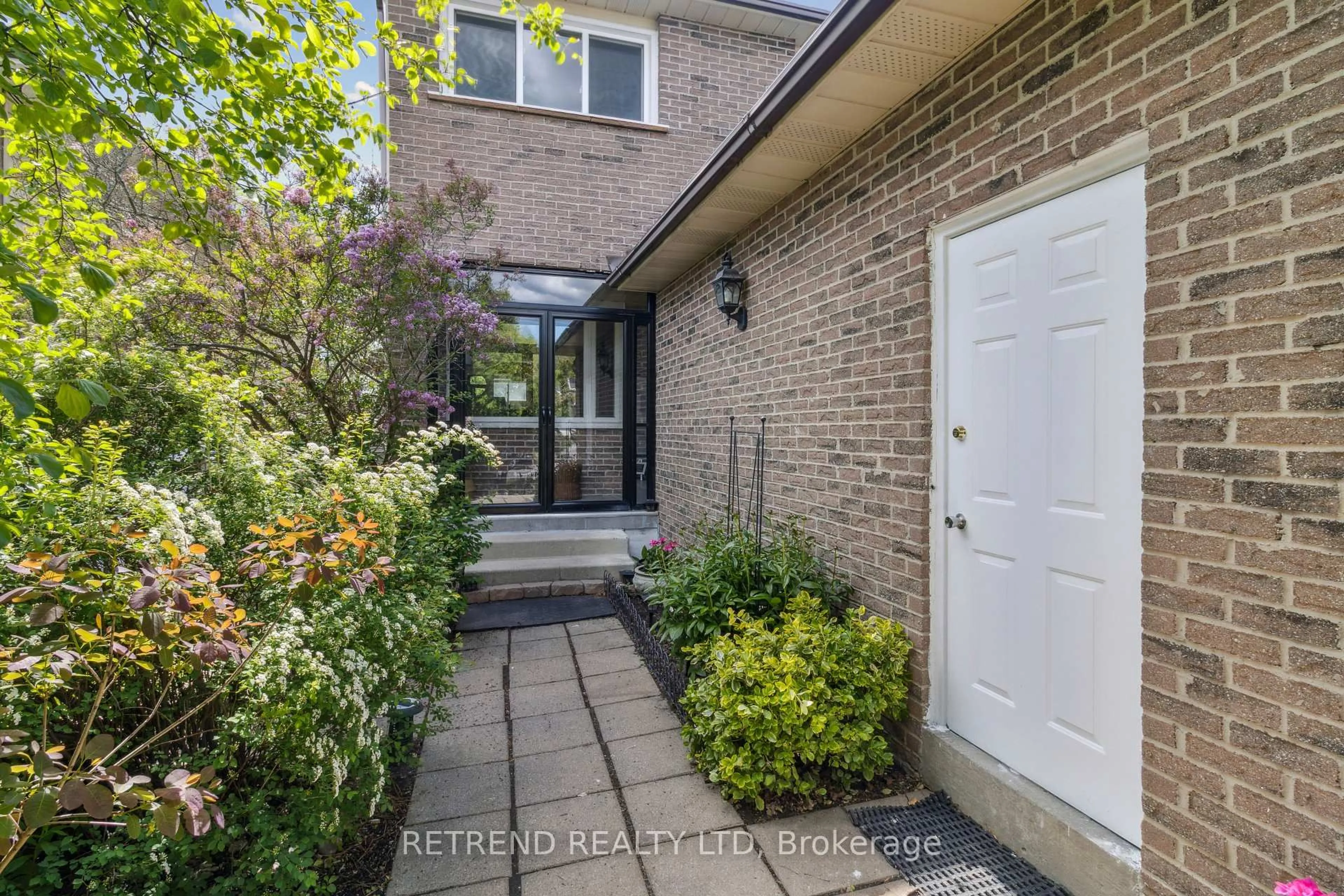 Unknown for 72 Holm Cres, Markham Ontario L3T 5J3