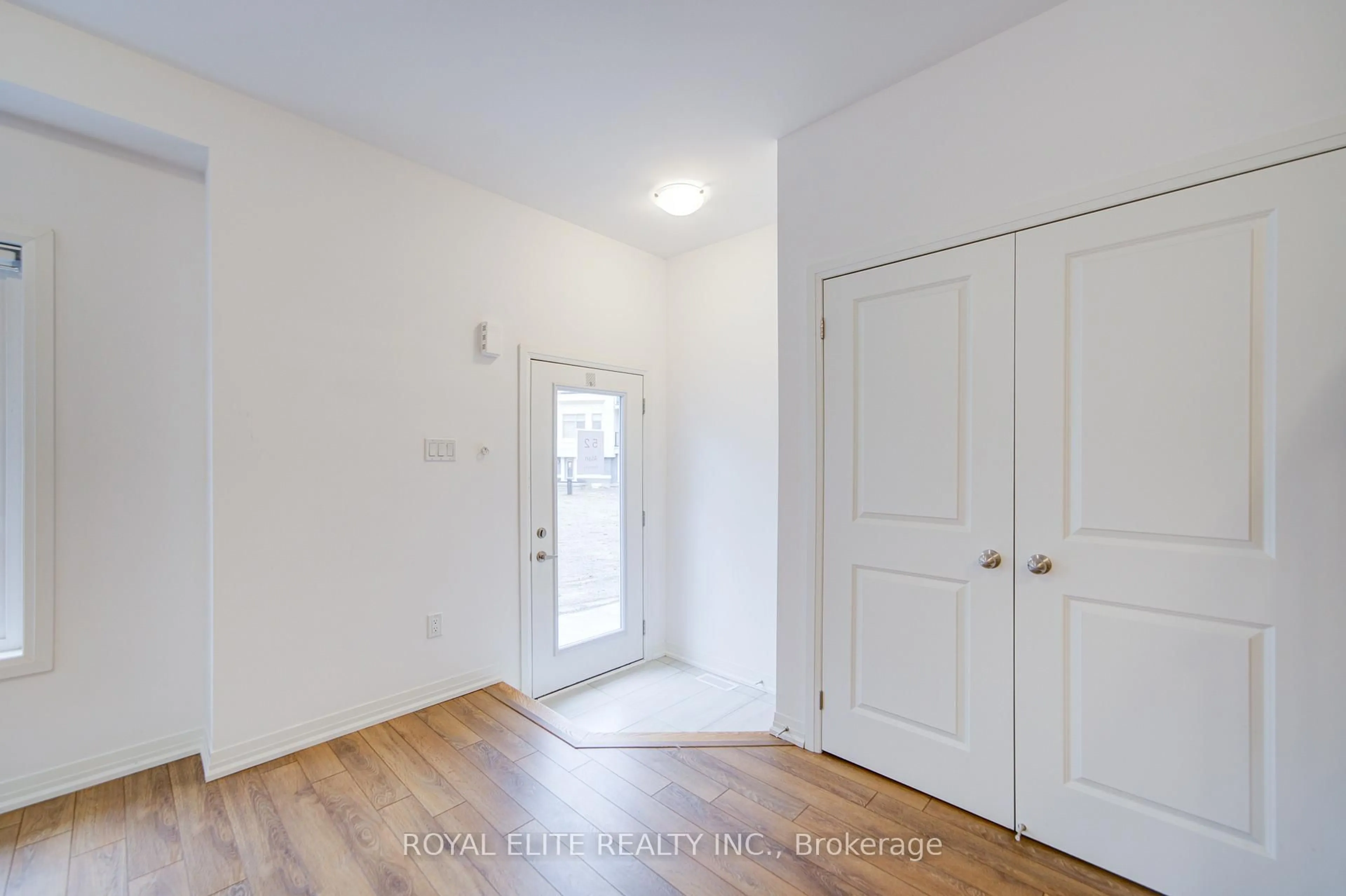 Indoor entryway for 52 ALAN FRANCIS Lane, Markham Ontario L6C 3B5