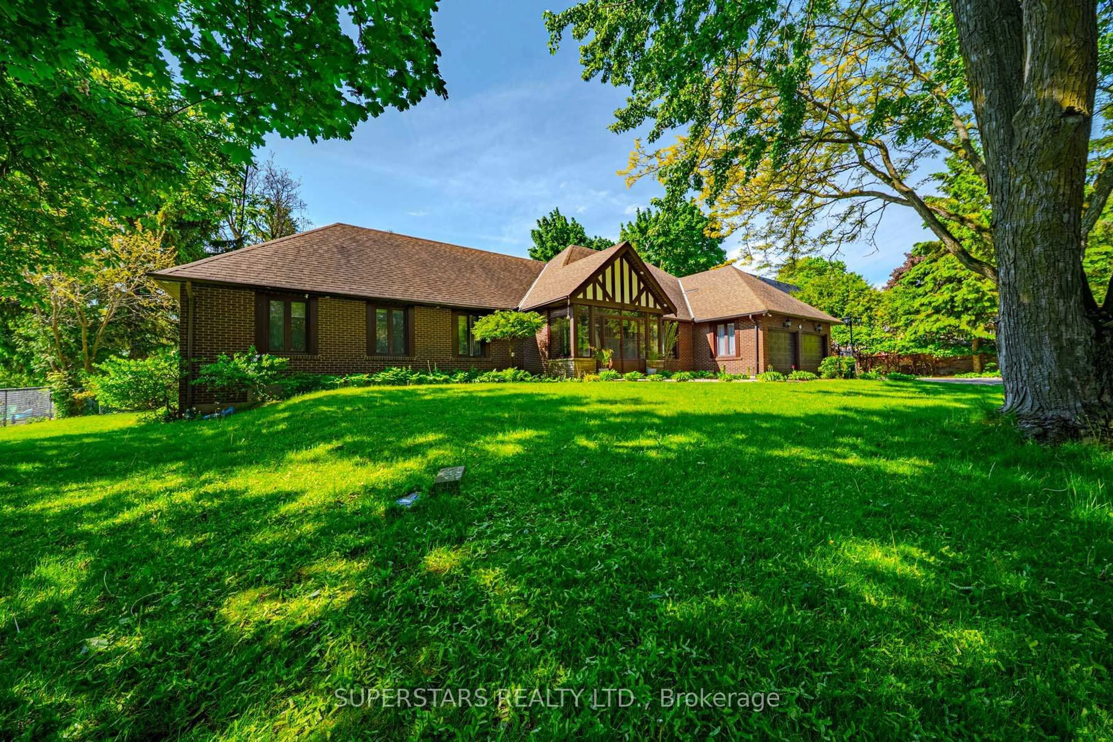A pic from outside/outdoor area/front of a property/back of a property/a pic from drone, unknown for 5 Mortson St, Markham Ontario L6C 1A5