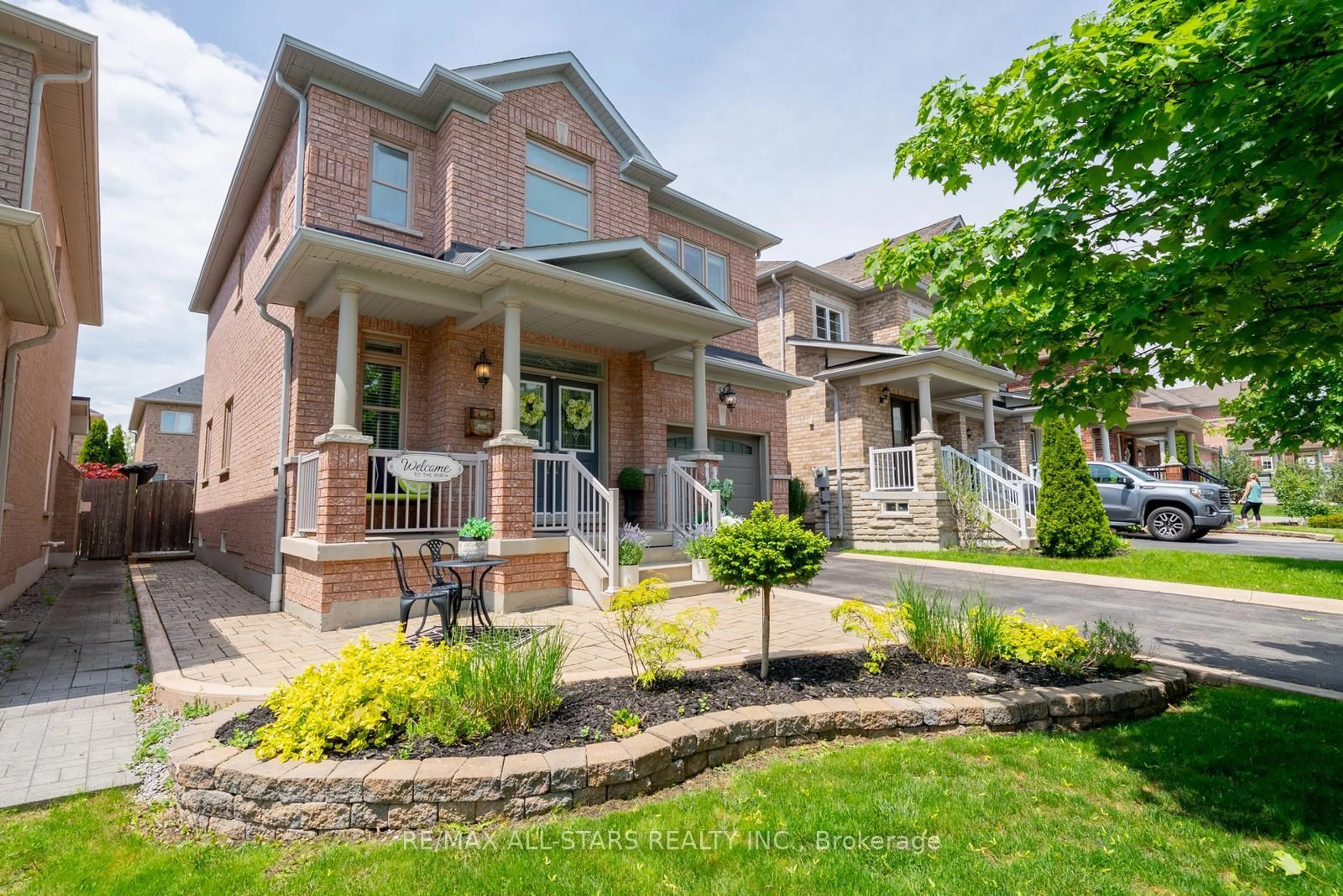 Home with brick exterior material, street for 45 Grandwood Ave, Whitchurch-Stouffville Ontario L4A 0R5