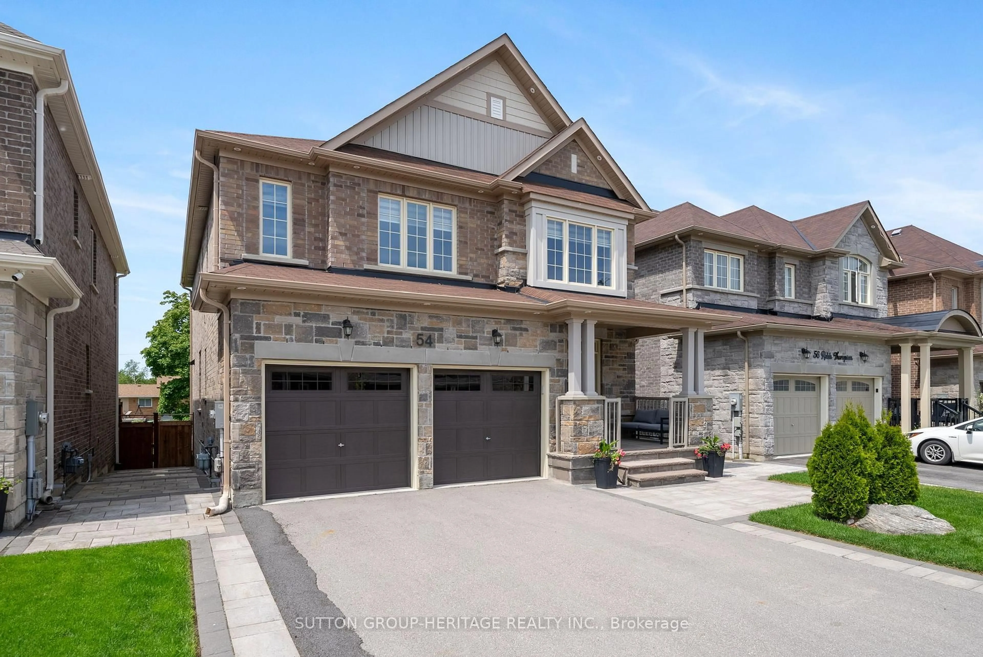 Home with brick exterior material, street for 54 Robb Thompson Rd, East Gwillimbury Ontario L0G 1M0