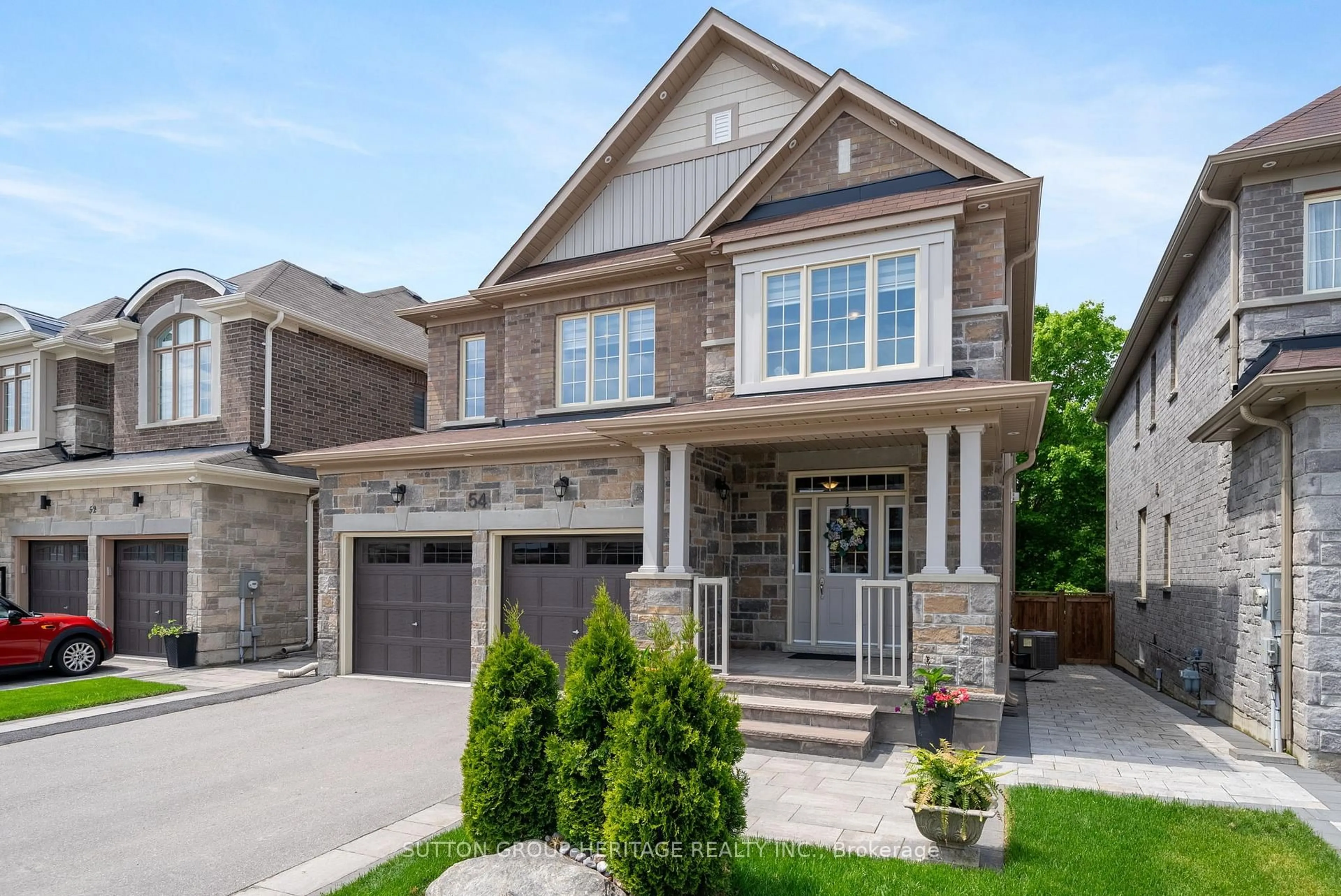 Home with brick exterior material, street for 54 Robb Thompson Rd, East Gwillimbury Ontario L0G 1M0