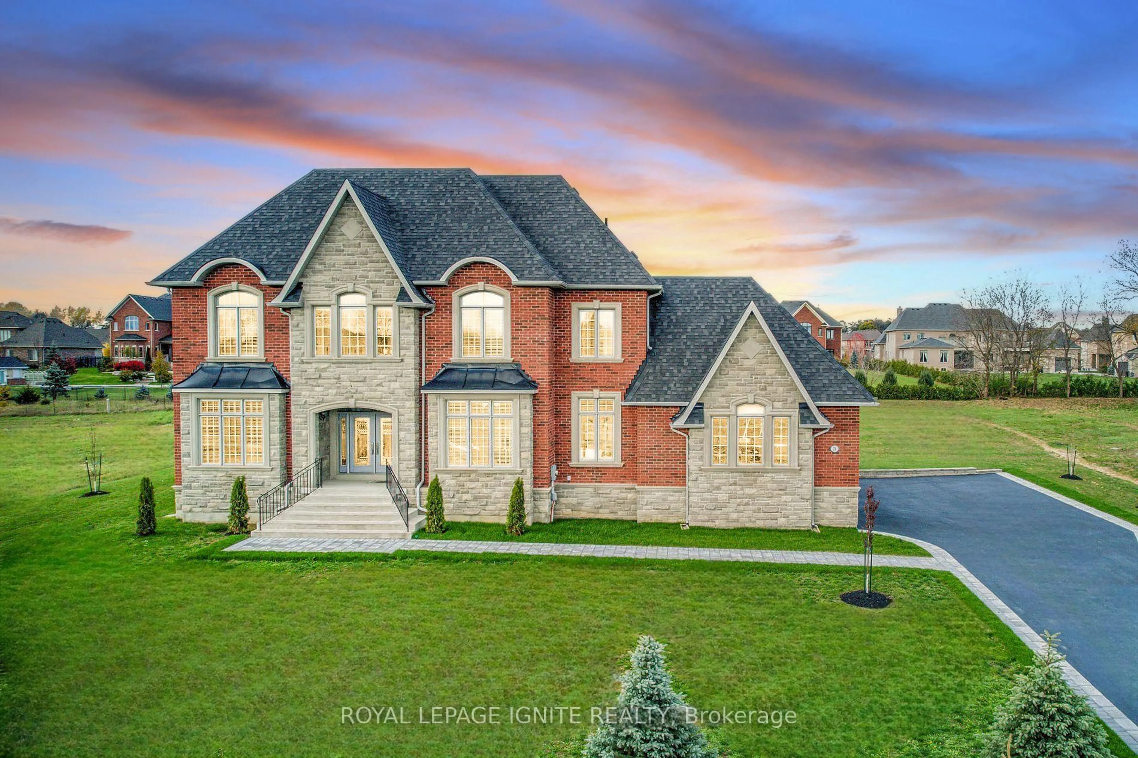 Home with brick exterior material, street for 23 Spruceview Pl, Whitchurch-Stouffville Ontario L4A 1W3
