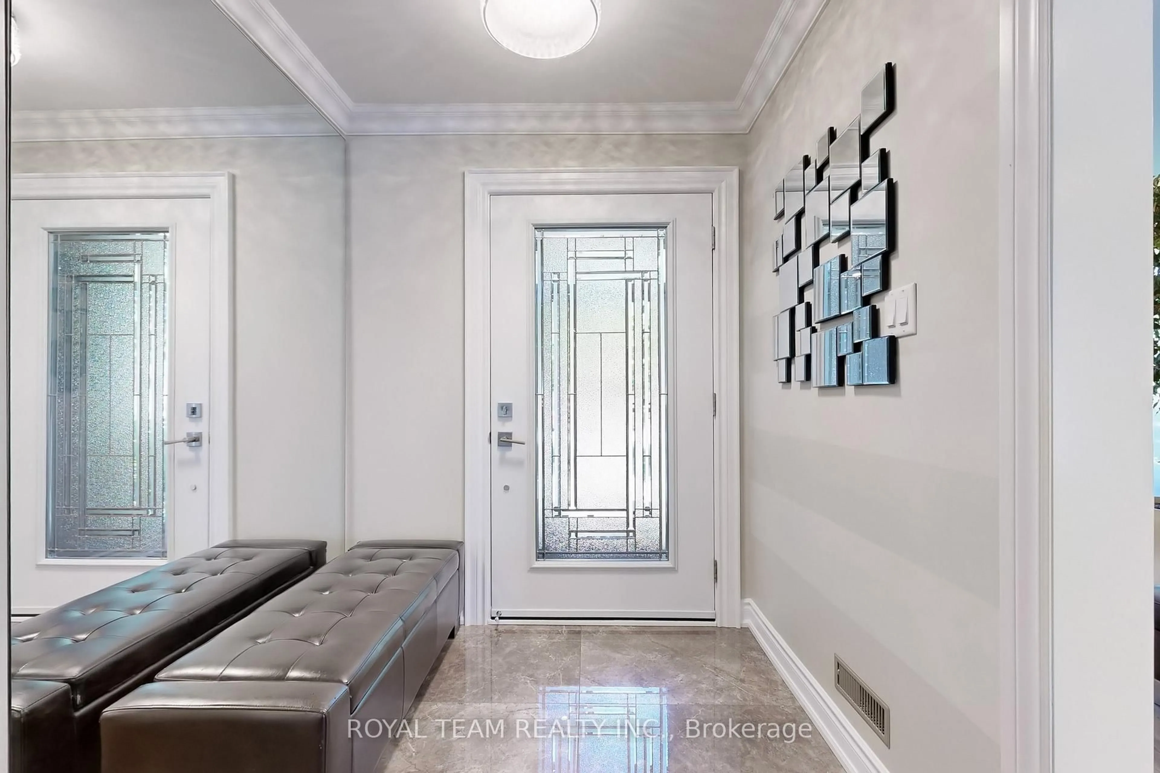 Indoor entryway for 87 Mccallum Dr, Richmond Hill Ontario L4C 7T6