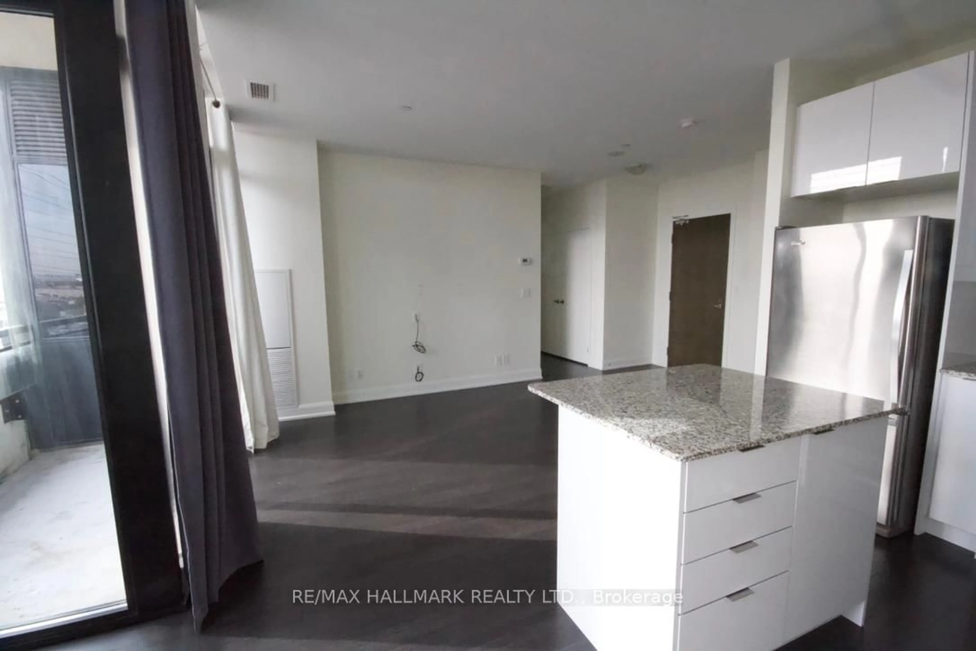 A pic of a room for 2910 Highway 7 N/A #507, Vaughan Ontario L4K 0H8