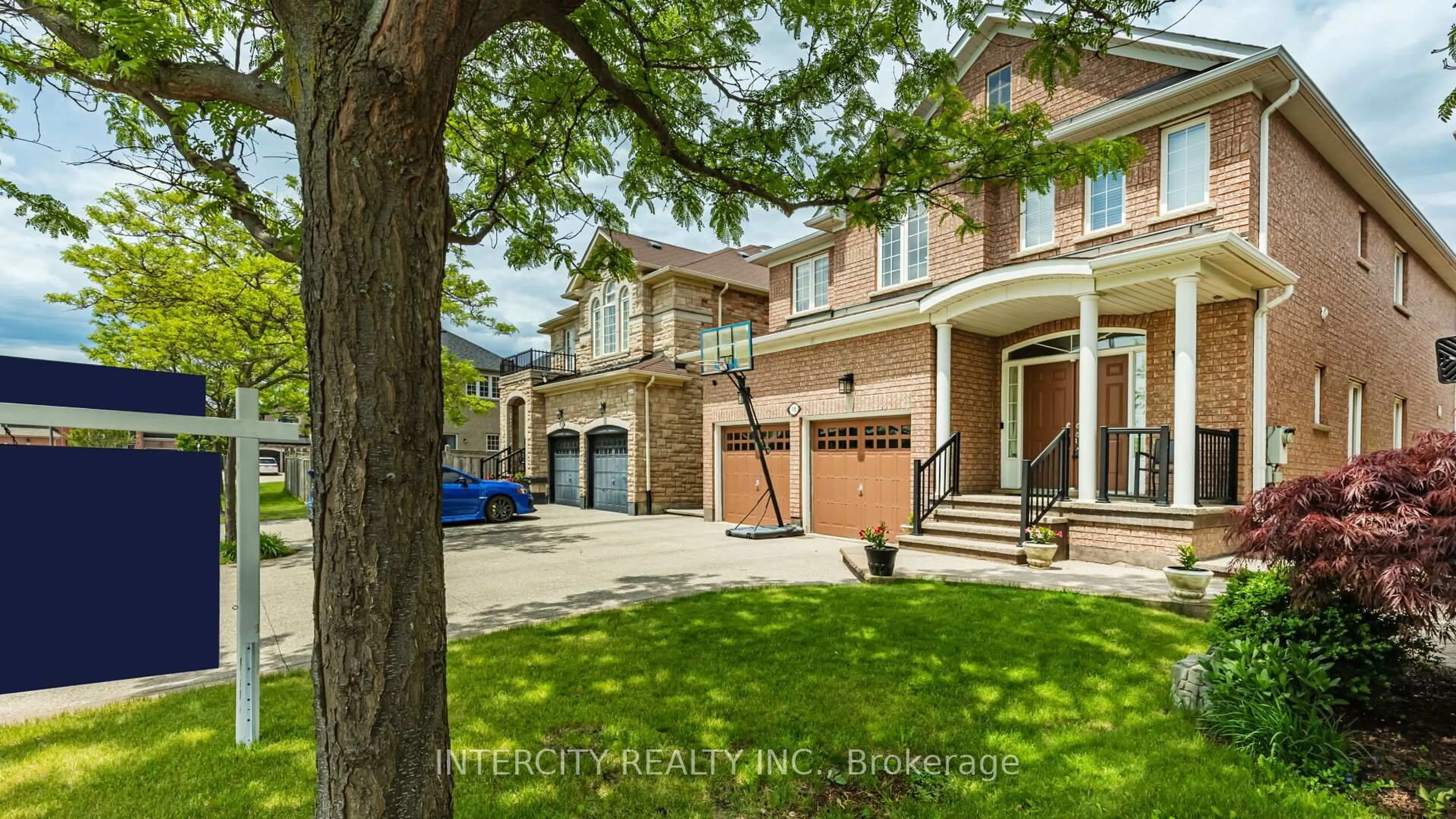 Home with brick exterior material, street for 16 Venice Gate Dr, Vaughan Ontario L4H 0E7