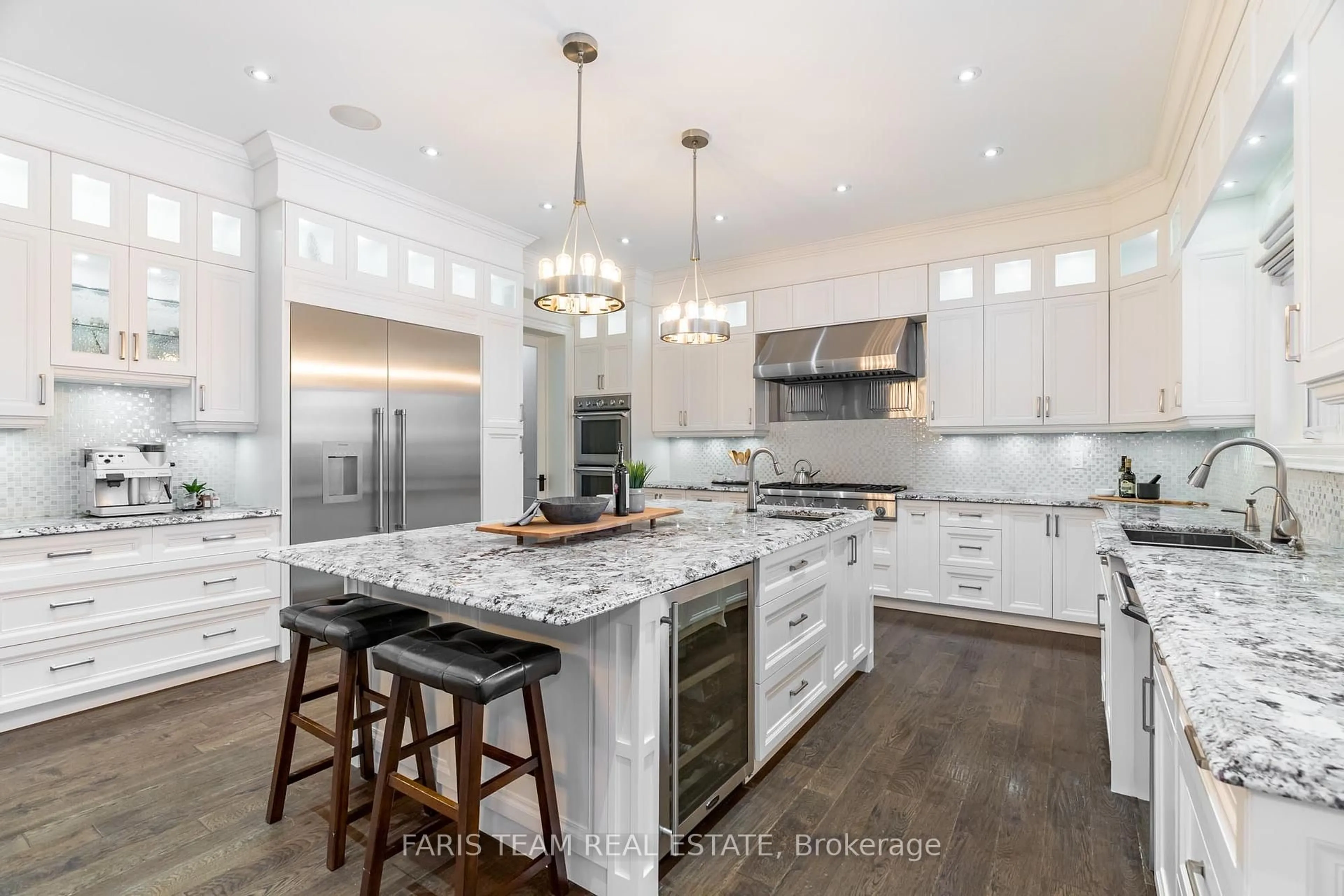Contemporary kitchen, unknown for 158 Dale Cres, Bradford West Gwillimbury Ontario L0L 1L0