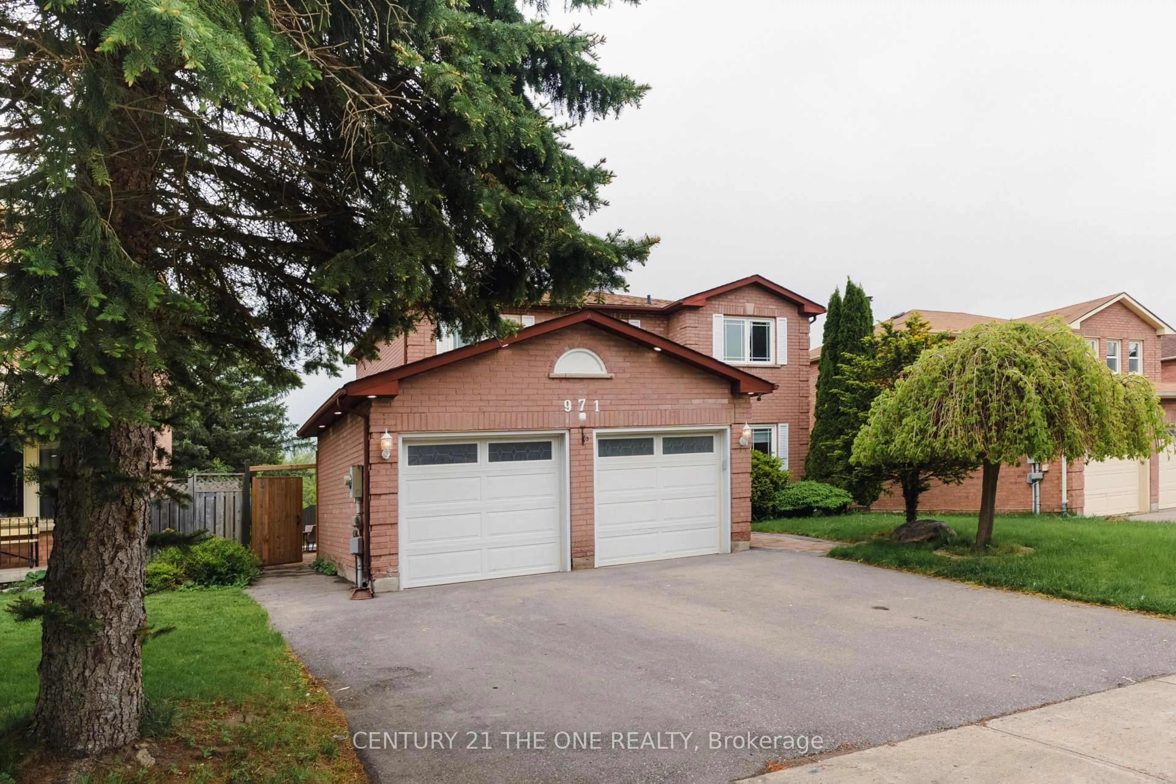 Home with brick exterior material, street for 971 Leslie Valley Dr, Newmarket Ontario L3Y 7E7