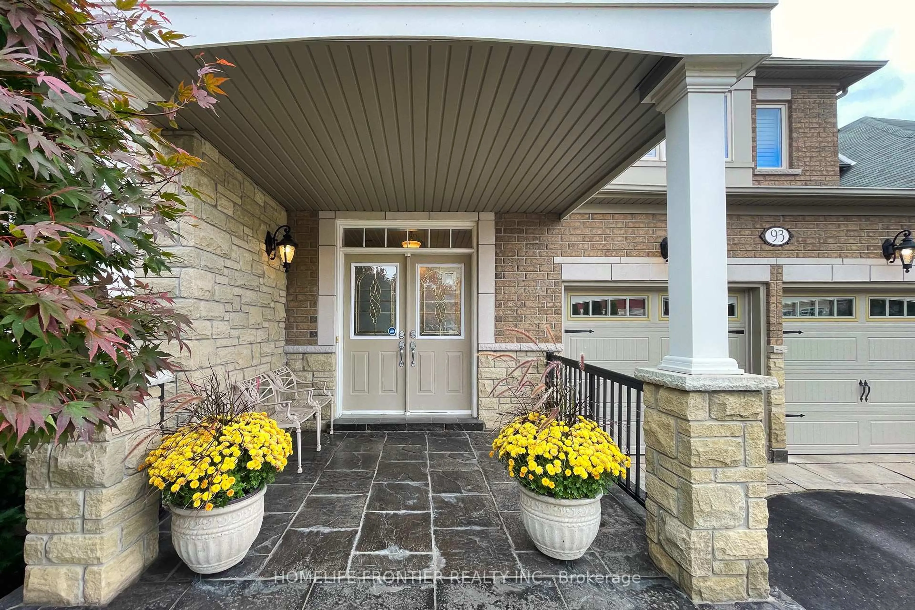 Indoor entryway for 93 Routledge Dr, Richmond Hill Ontario L4E 0C2