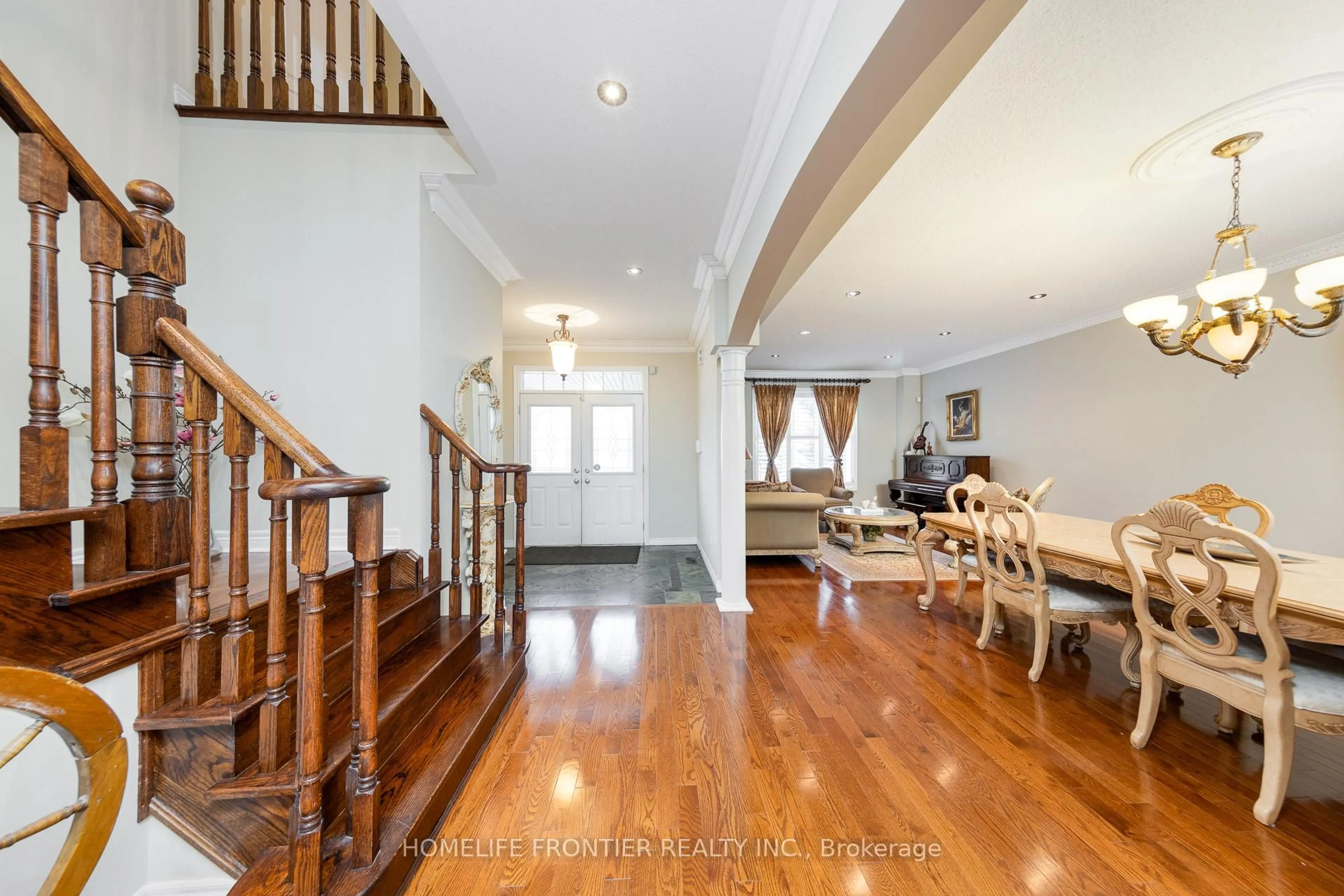 Indoor foyer for 93 Routledge Dr, Richmond Hill Ontario L4E 0C2