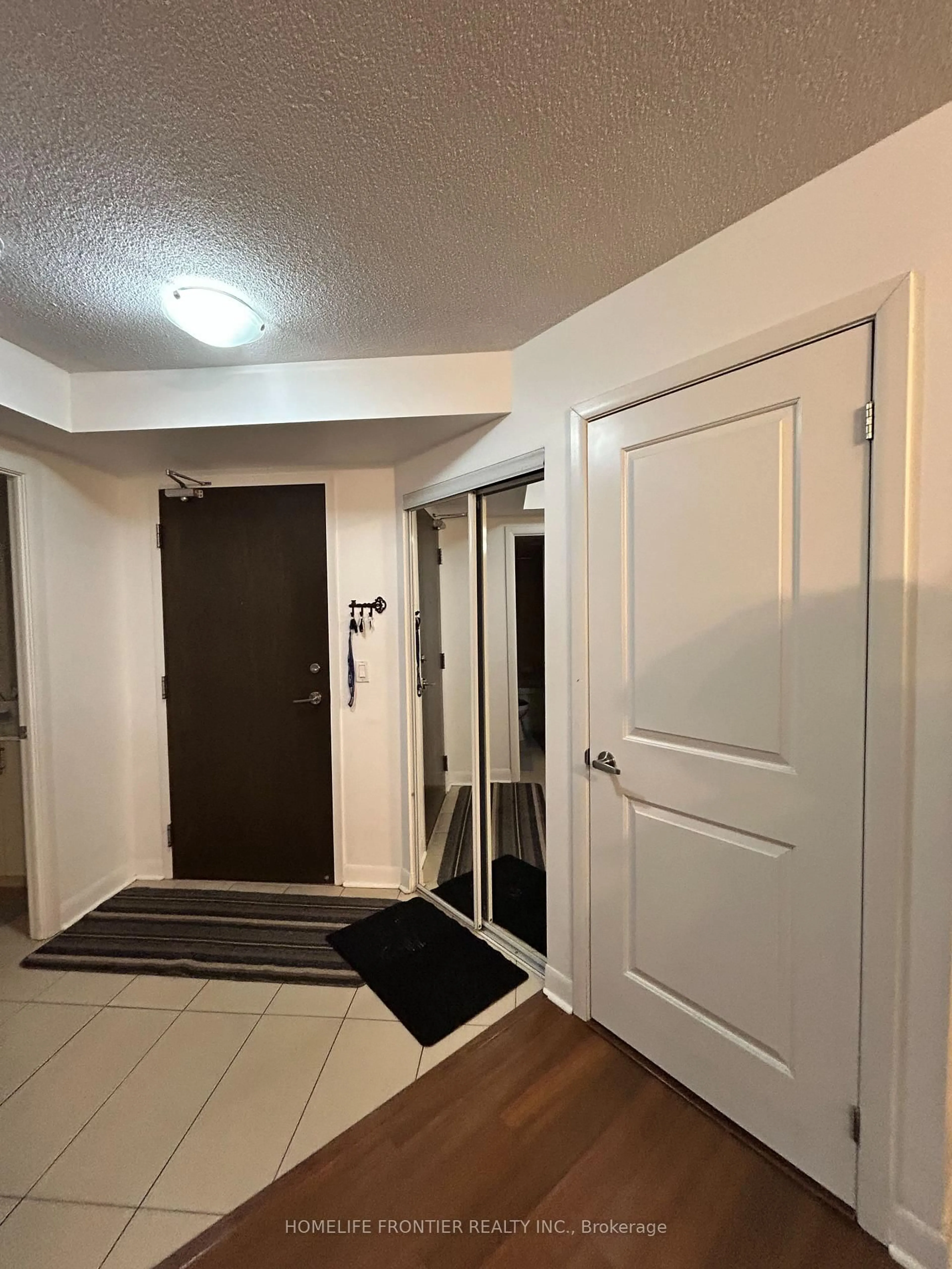 Indoor entryway for 75 Norman Bethune Ave #202, Richmond Hill Ontario L4B 0B6
