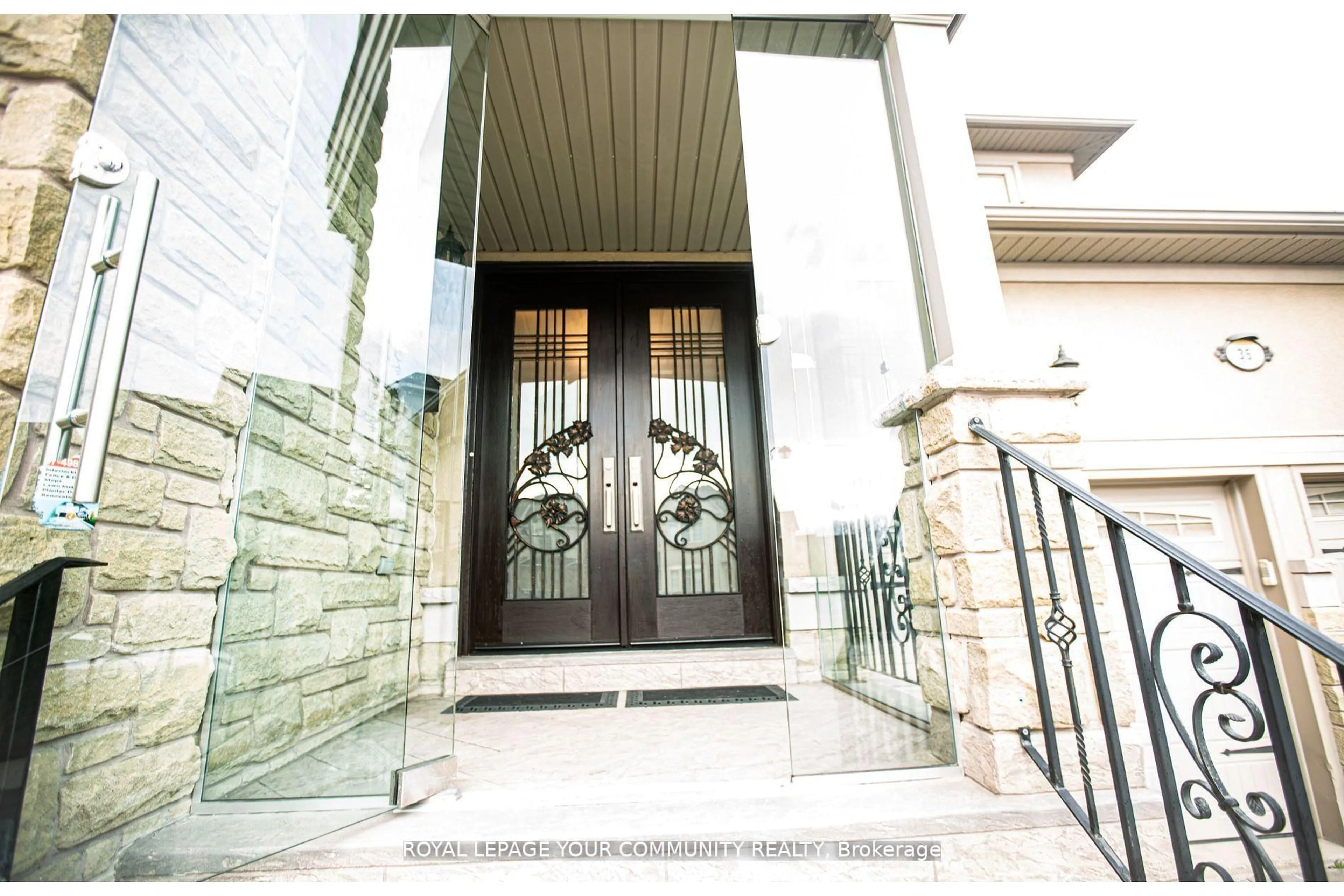 Indoor foyer for 35 Vandervoort Dr, Richmond Hill Ontario L4E 0C7
