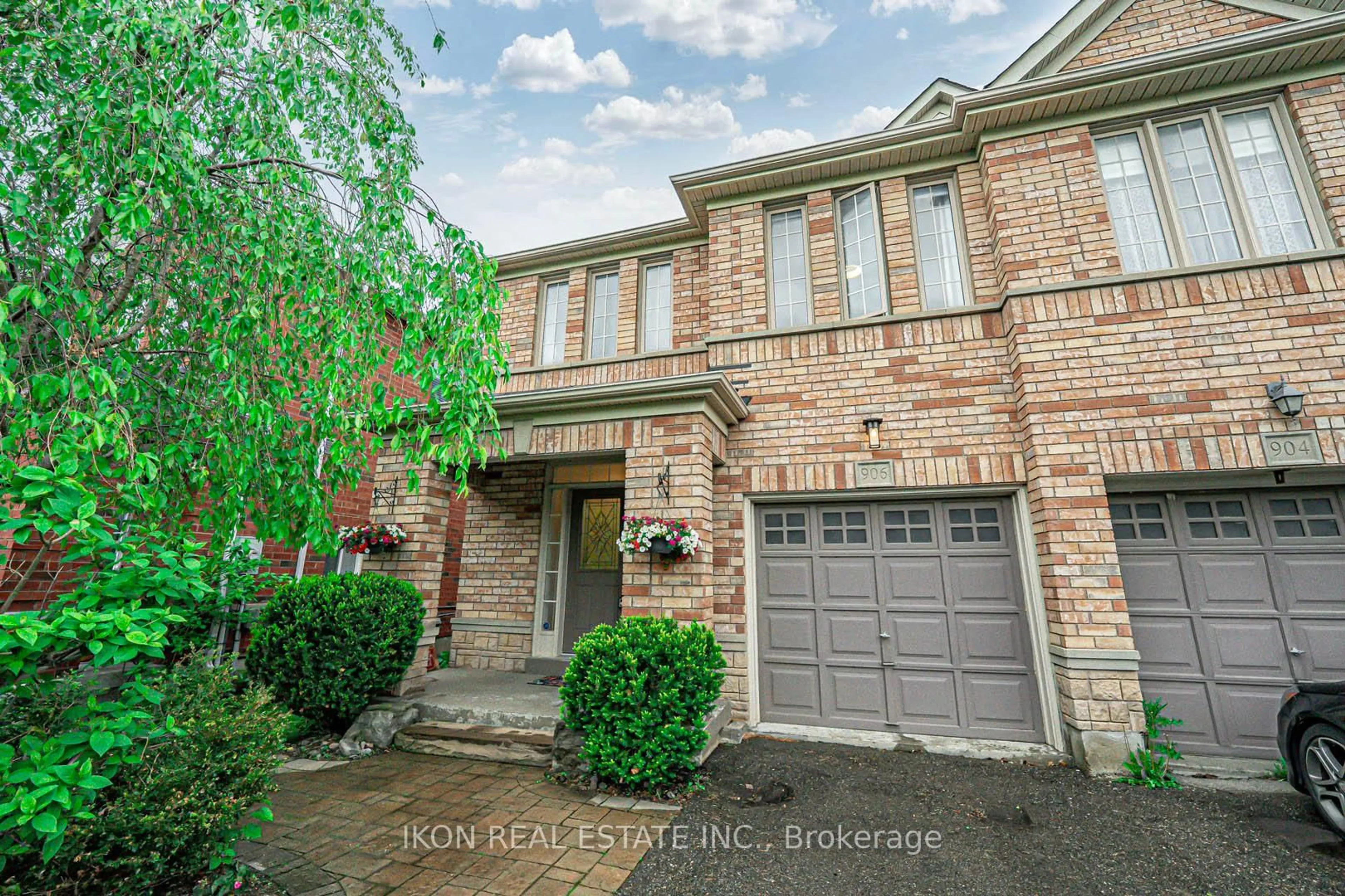 Home with brick exterior material, street for 906 Isaac Phillips Way, Newmarket Ontario L3X 2Y8