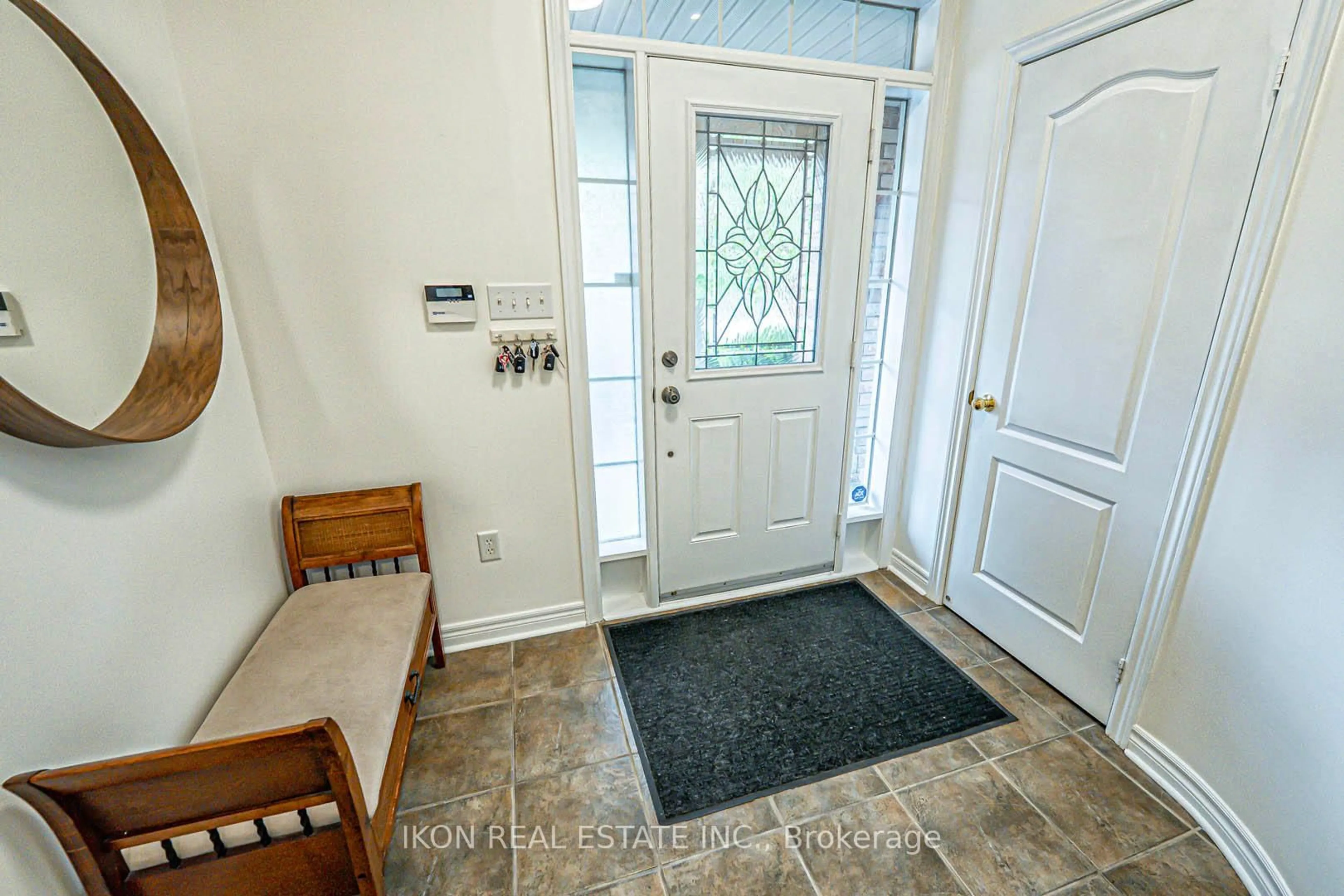 Indoor entryway for 906 Isaac Phillips Way, Newmarket Ontario L3X 2Y8