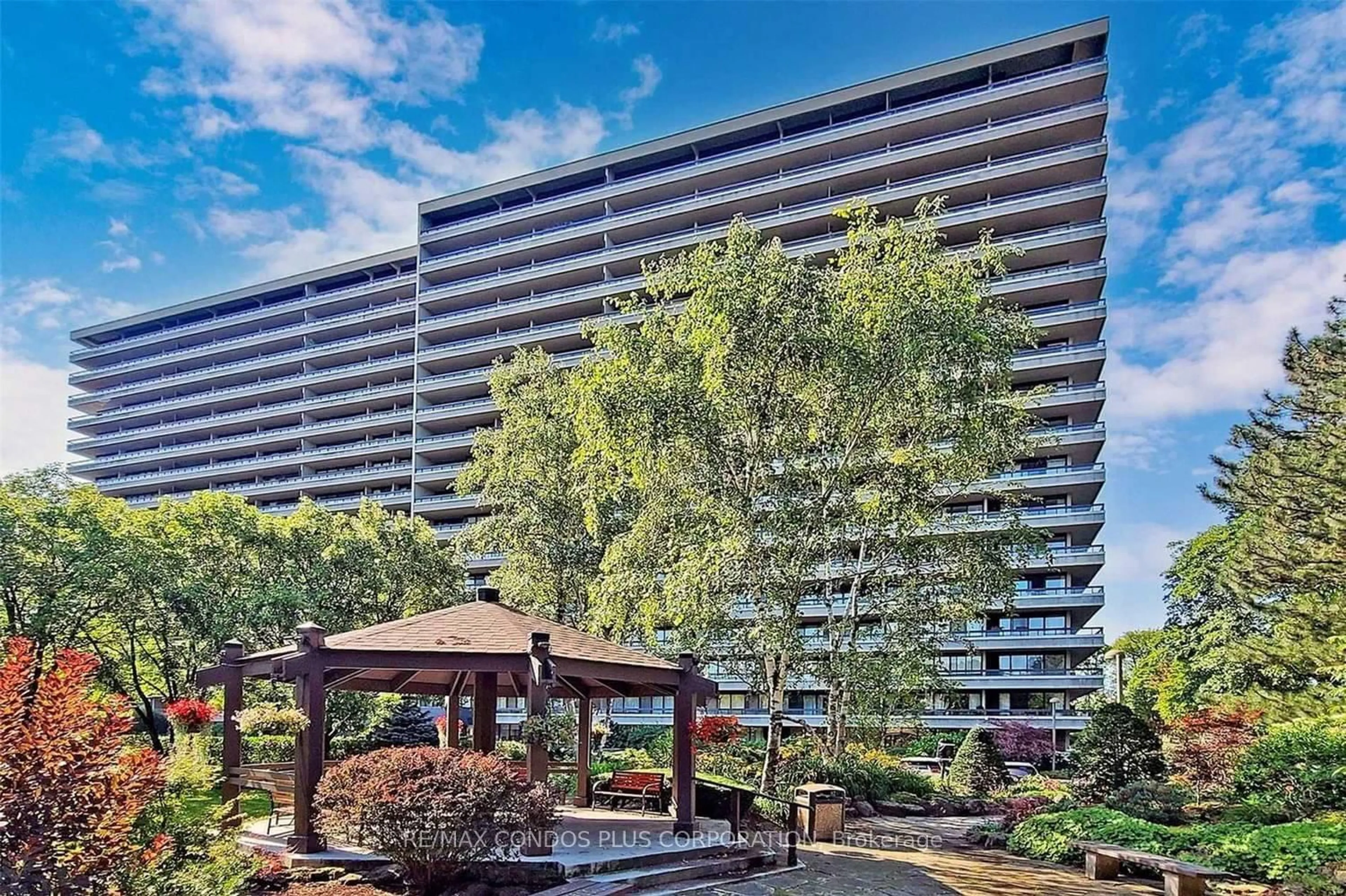Patio, water/lake/river/ocean view for 8111 Yonge St ##1106, Markham Ontario L3T 4V9