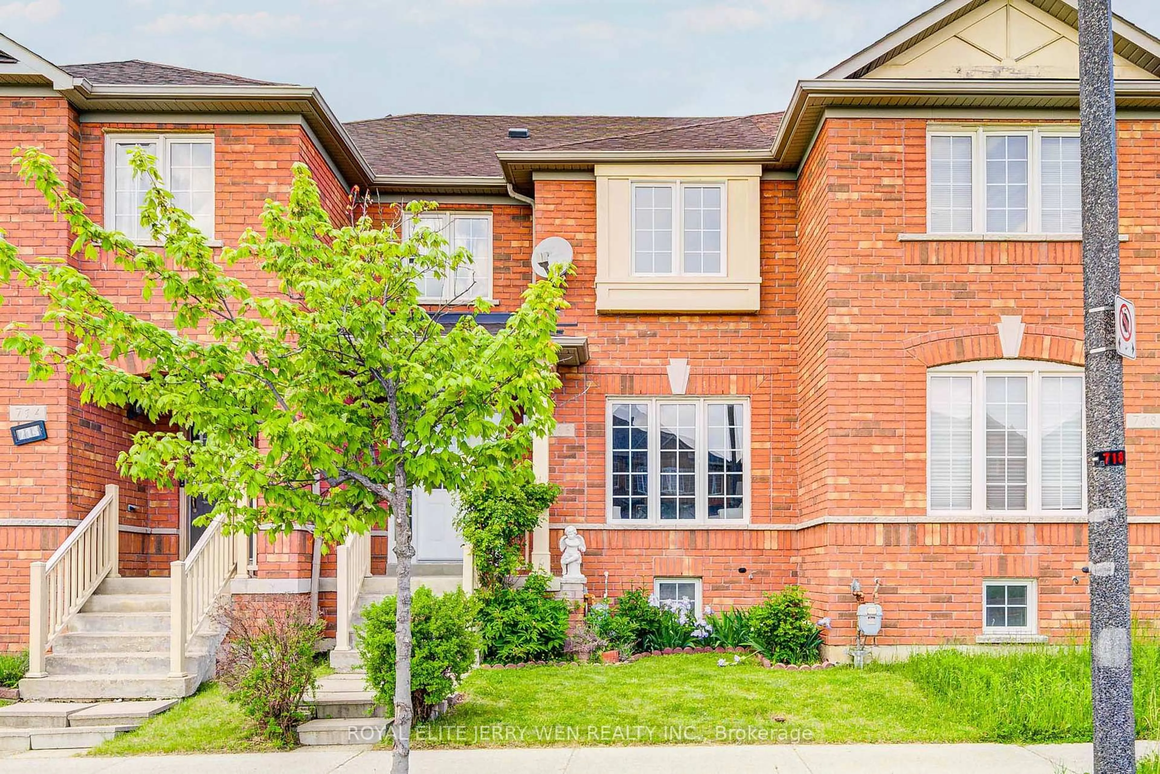 Home with brick exterior material, street for 716 Castlemore Ave, Markham Ontario L6E 1M9