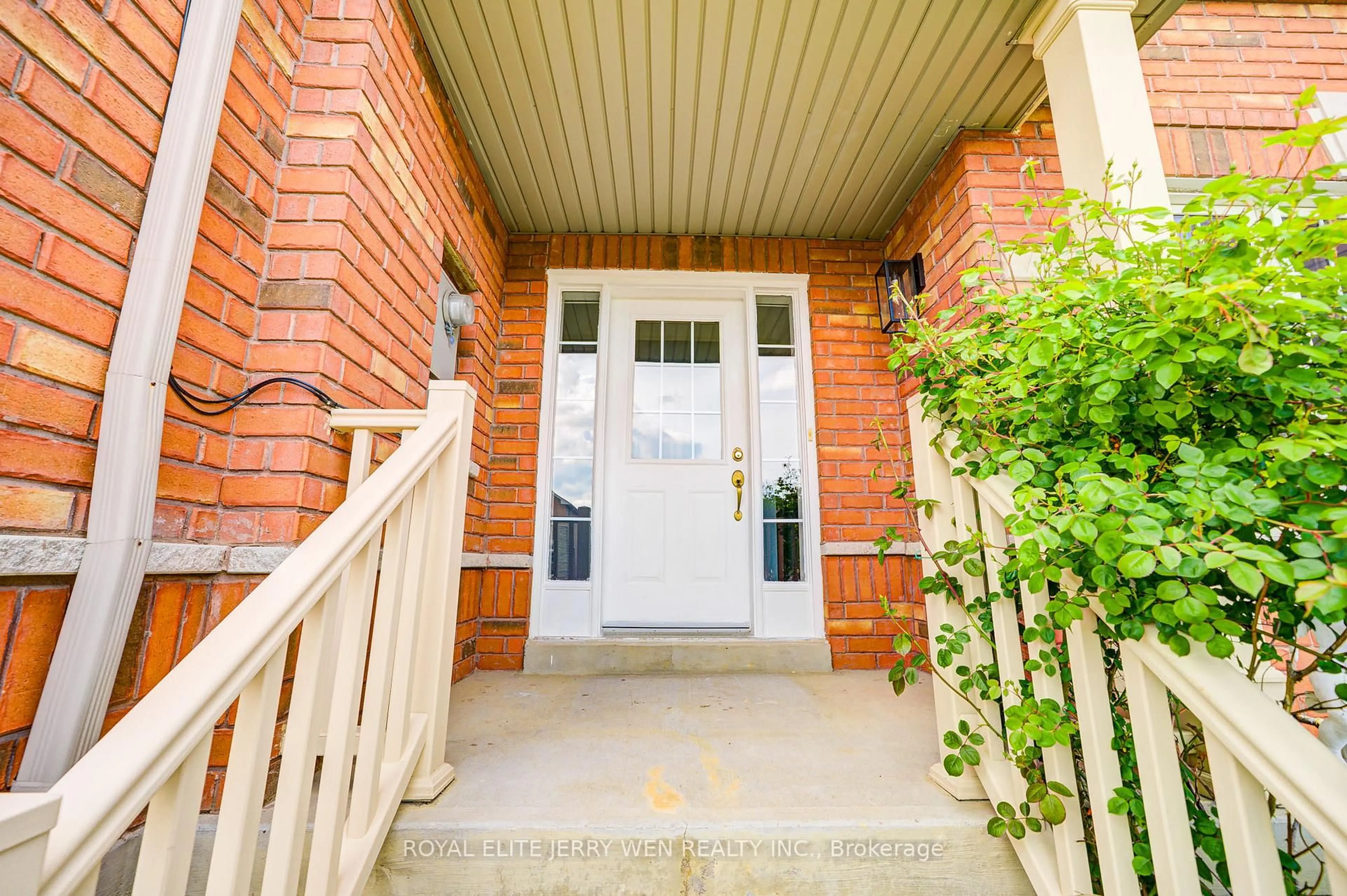 Indoor entryway for 716 Castlemore Ave, Markham Ontario L6E 1M9