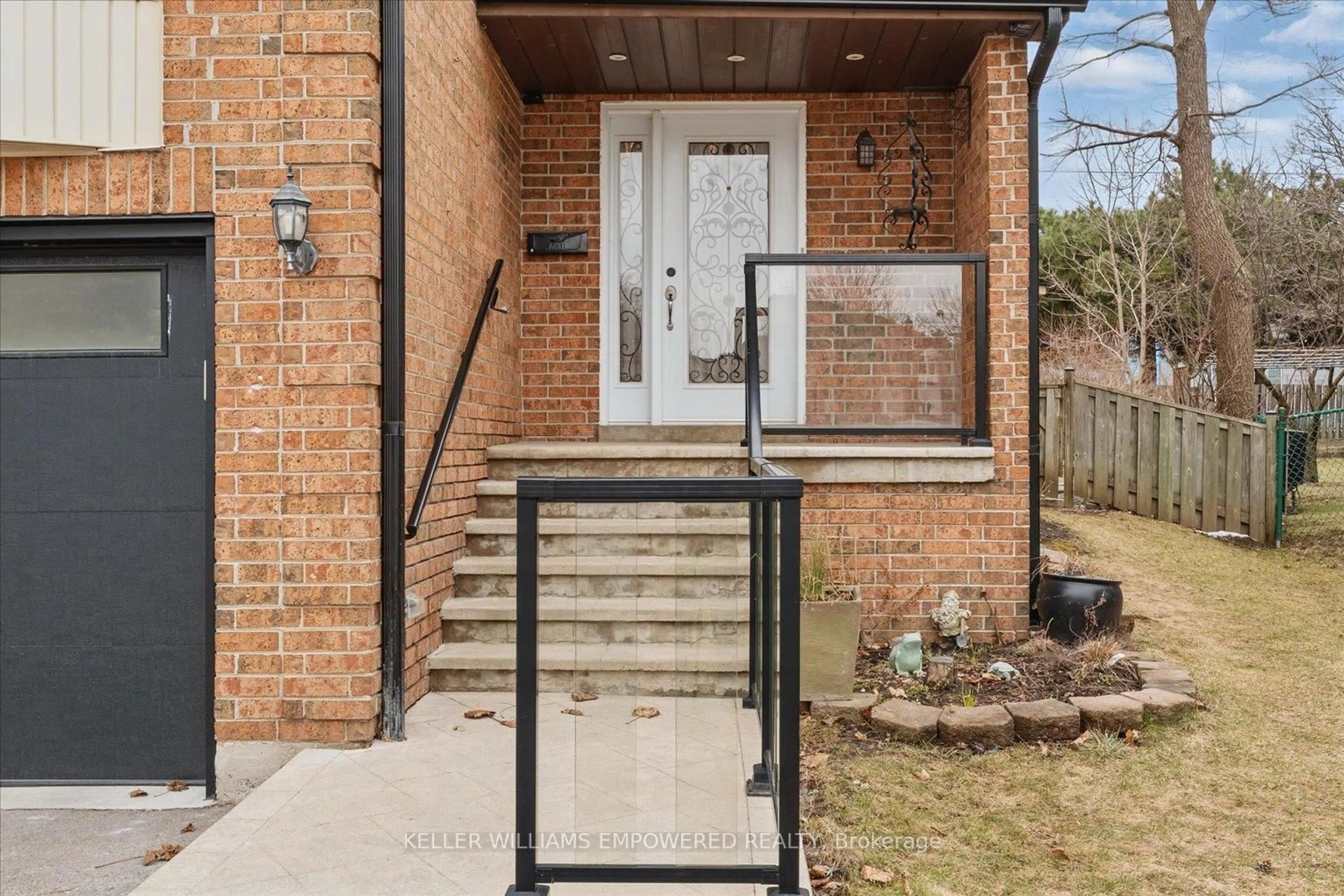 Home with brick exterior material, street for 197 Stephen St, Richmond Hill Ontario L4C 5N9