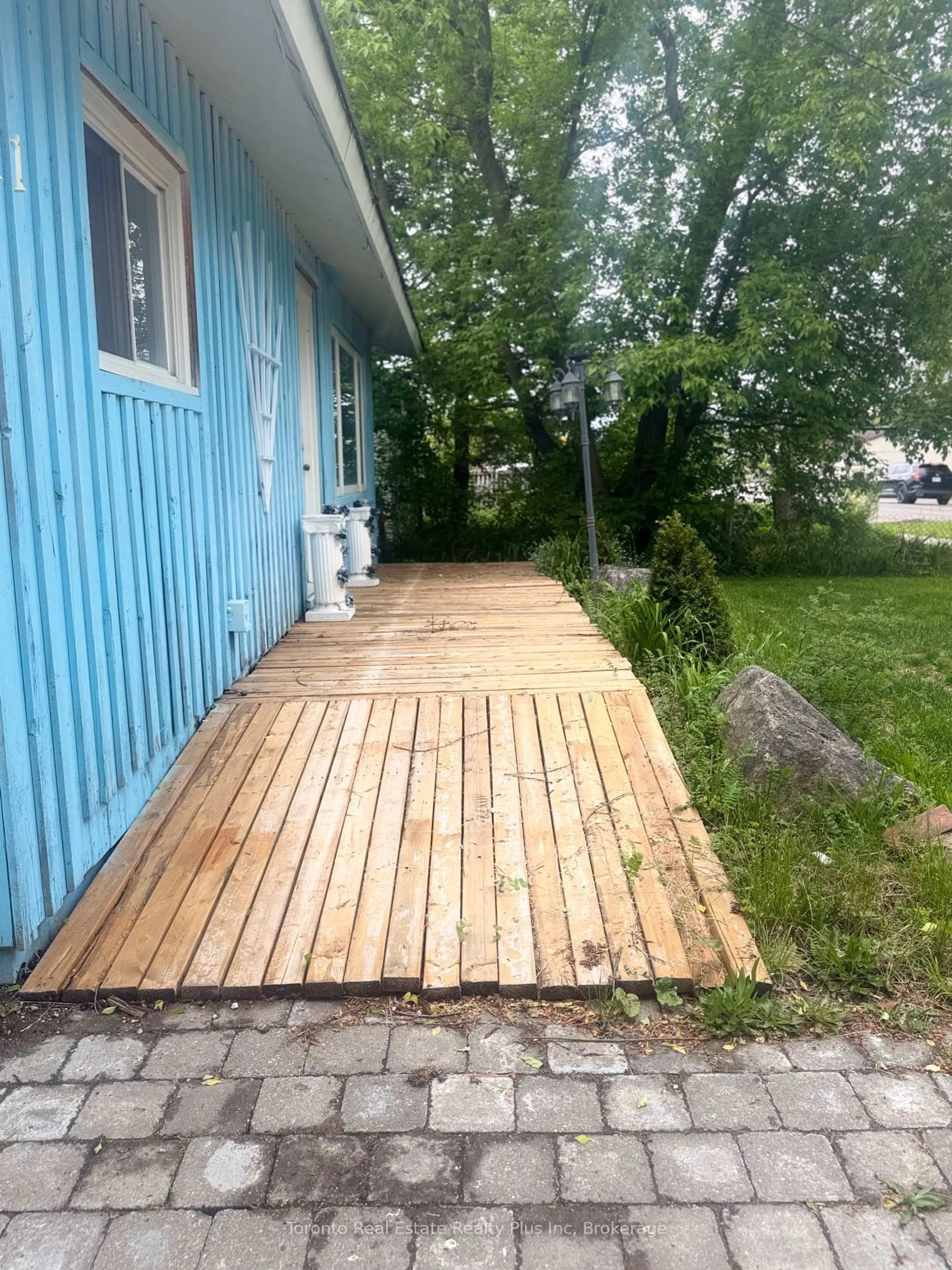 Patio, street for 11 Cecil St, Essa Ontario L0M 1B3