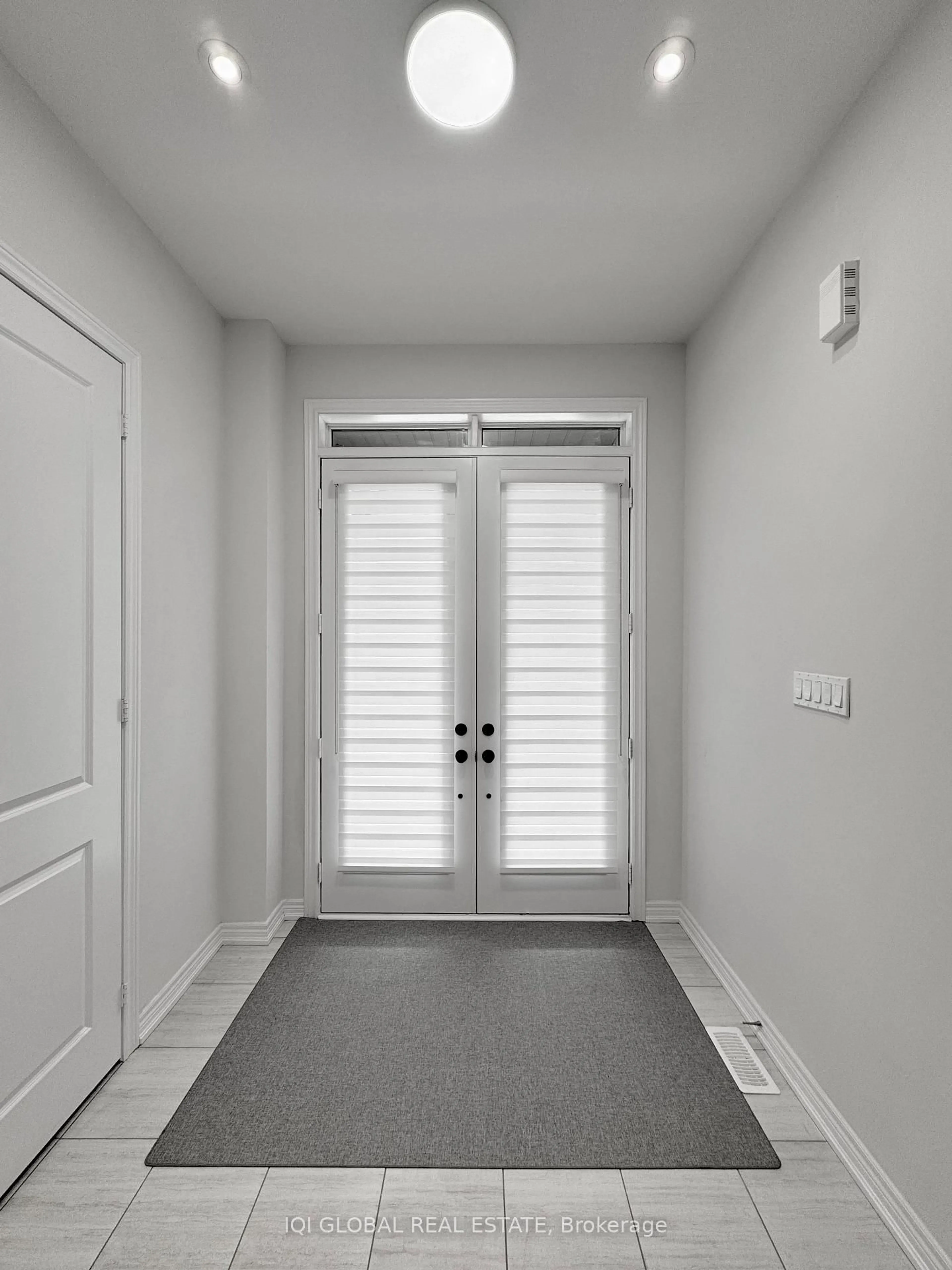 Indoor entryway for 164 Mckean Dr, Whitchurch-Stouffville Ontario L4A 5A8