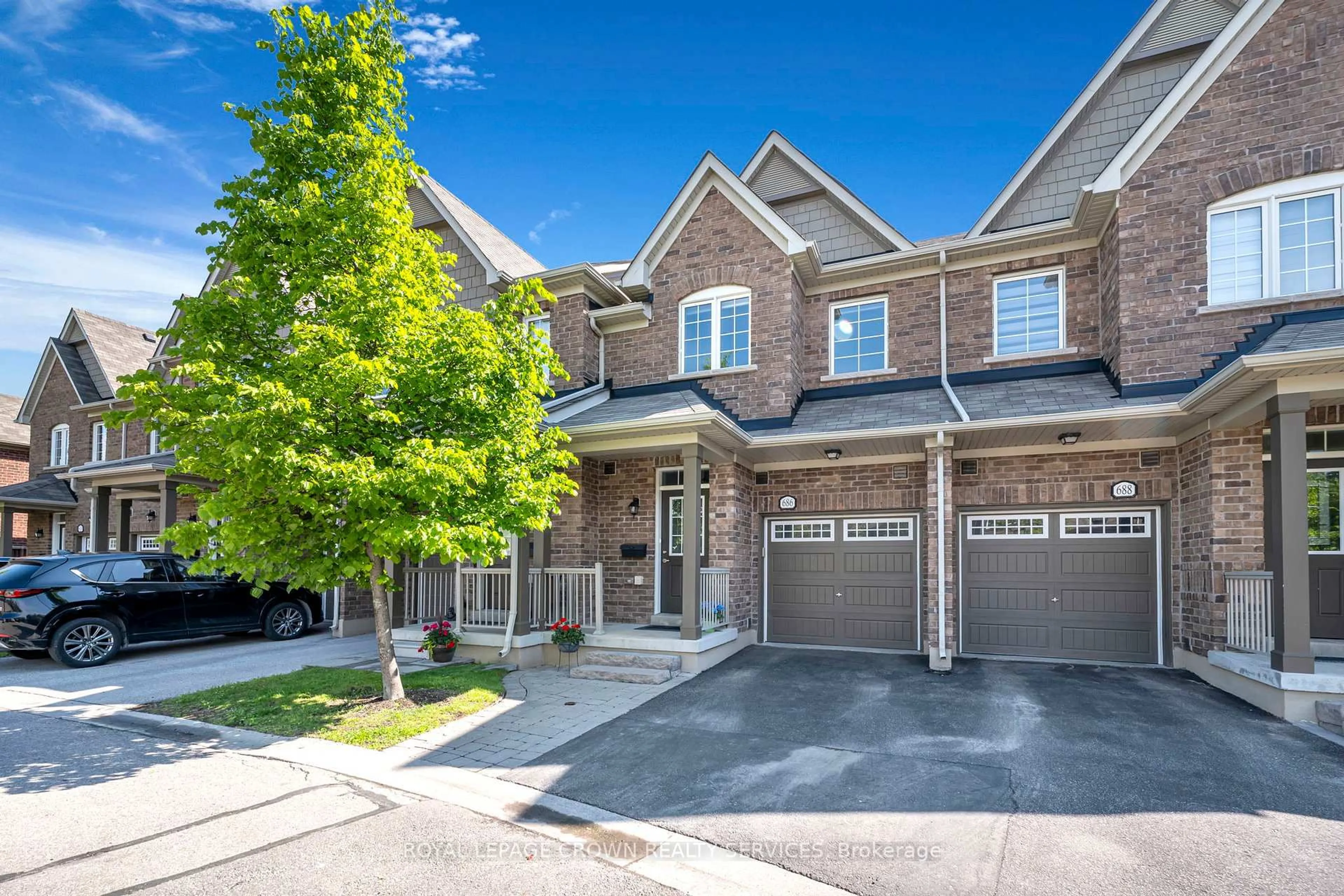 Home with brick exterior material, street for 686 Wendy Culbert Cres #5, Newmarket Ontario L3X 0A4