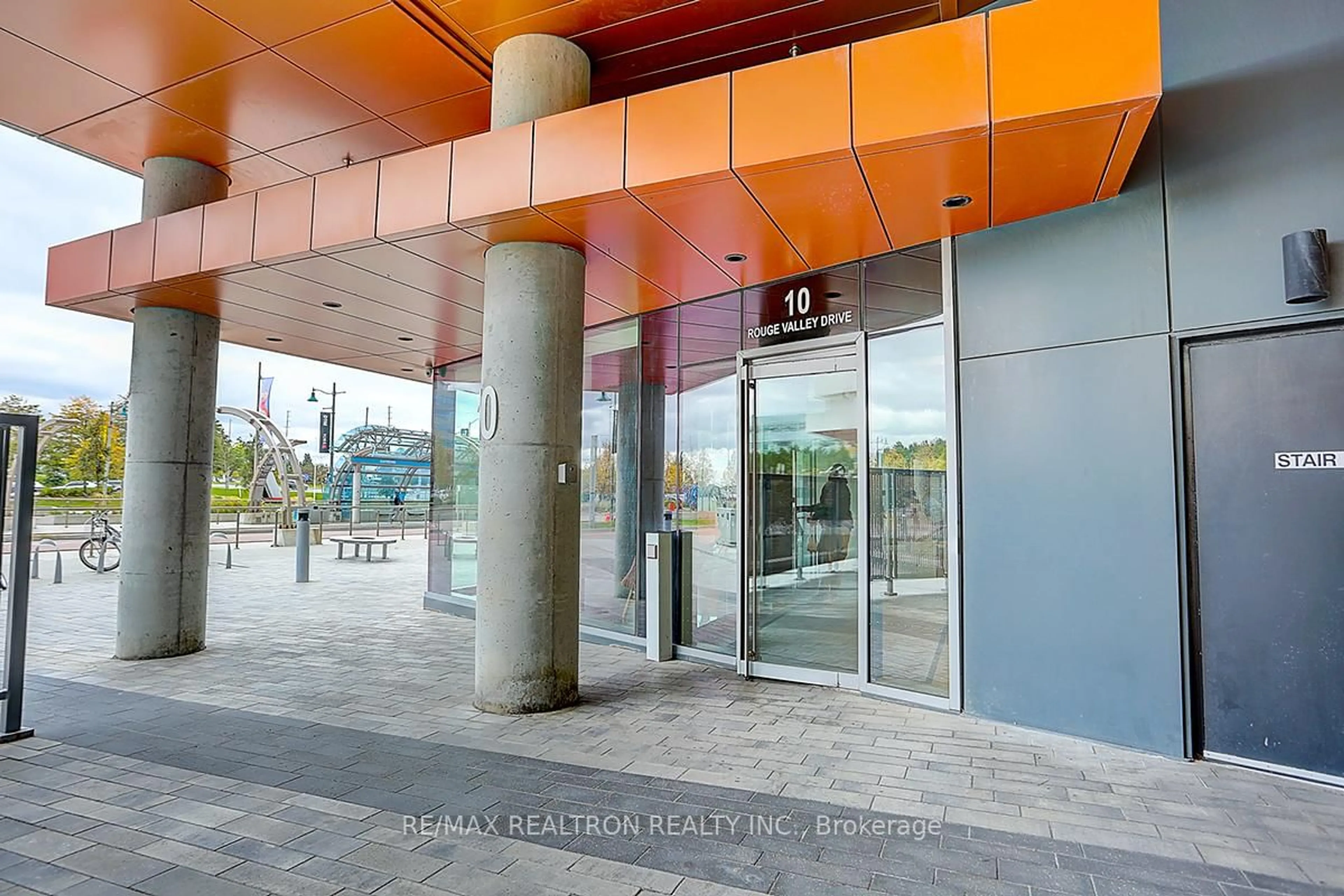 Indoor foyer for 10 Rouge Valley Dr #519, Markham Ontario L6G 0G9
