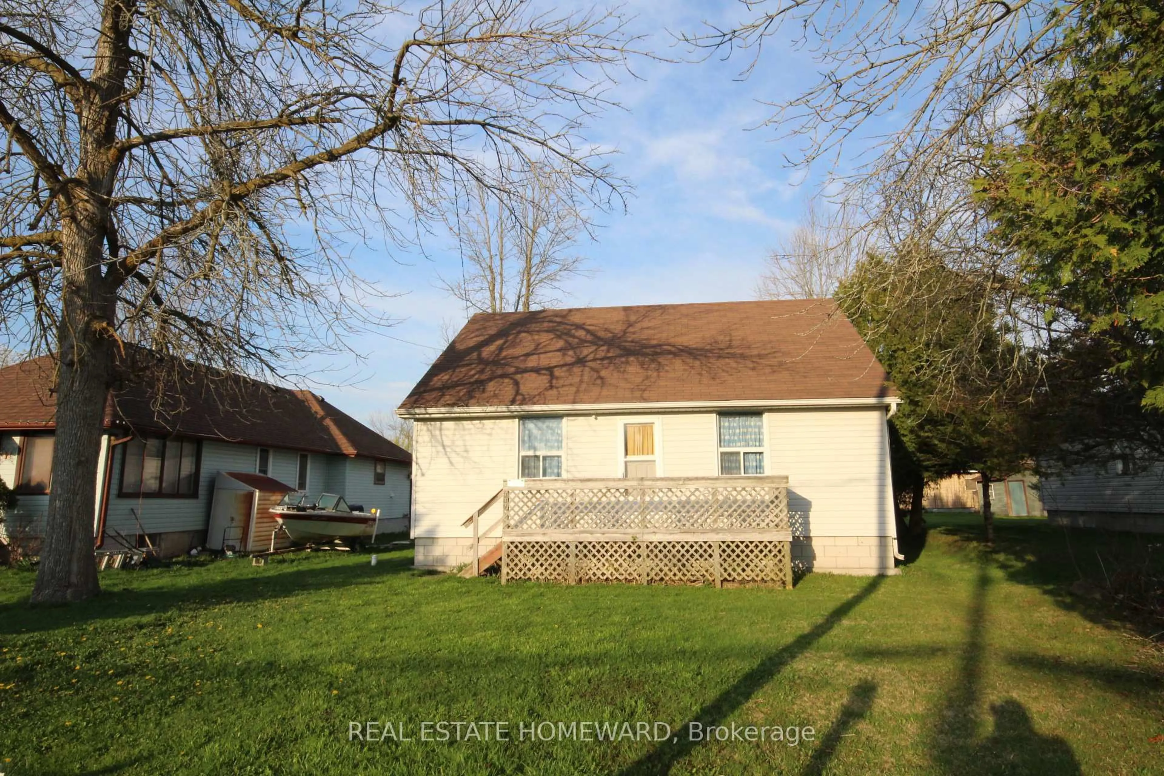 A pic from outside/outdoor area/front of a property/back of a property/a pic from drone, street for 27125 Woodbine Ave, Georgina Ontario L4P 3E9