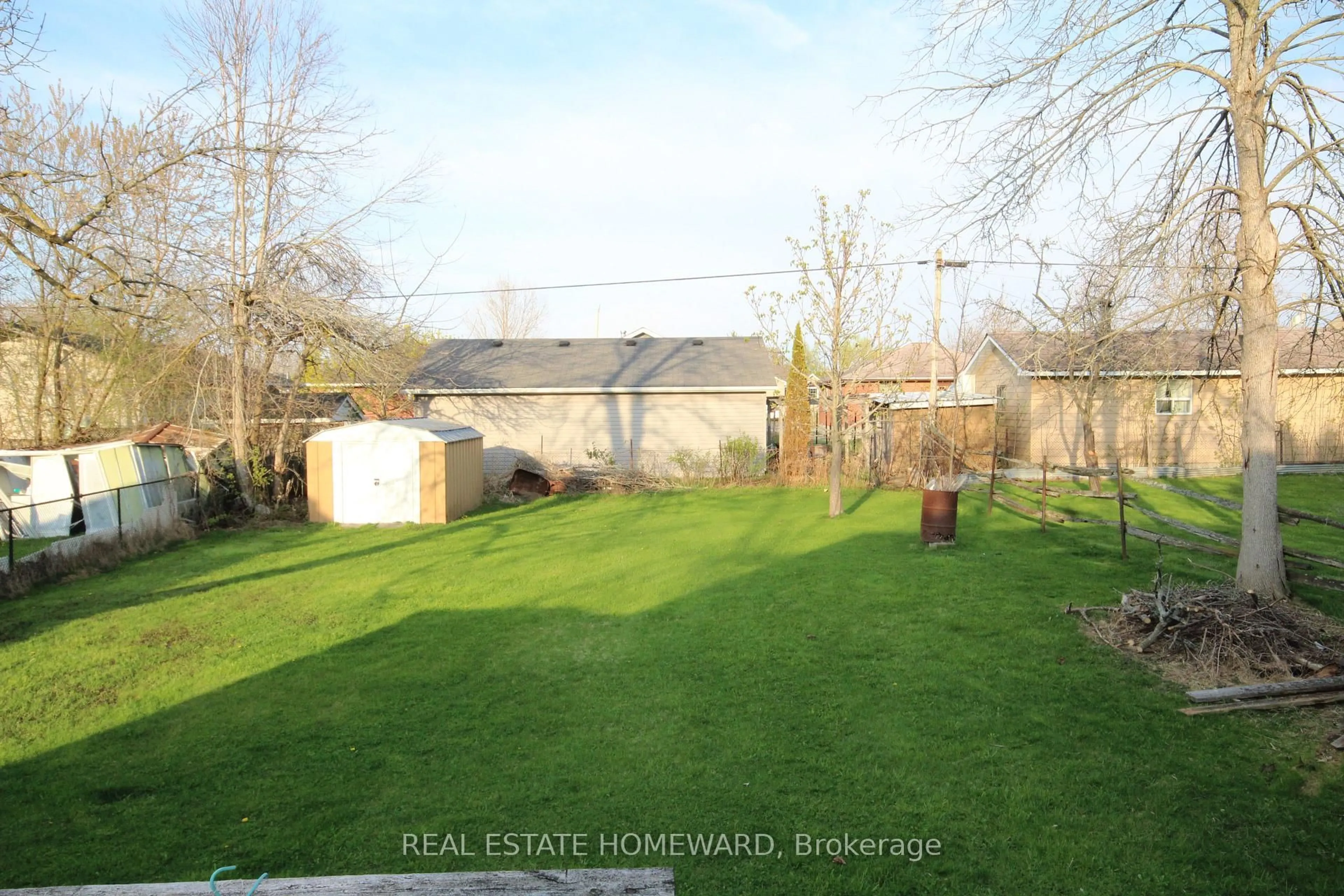A pic from outside/outdoor area/front of a property/back of a property/a pic from drone, unknown for 27125 Woodbine Ave, Georgina Ontario L4P 3E9