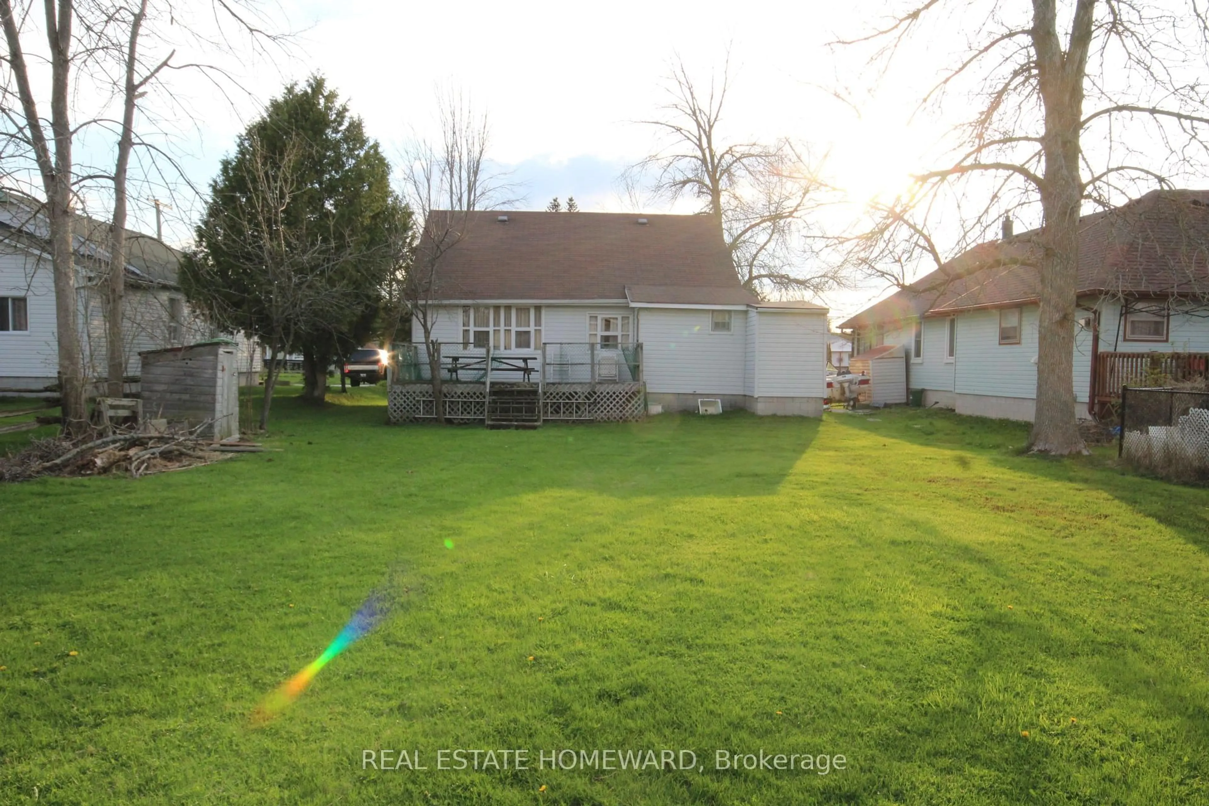 A pic from outside/outdoor area/front of a property/back of a property/a pic from drone, street for 27125 Woodbine Ave, Georgina Ontario L4P 3E9