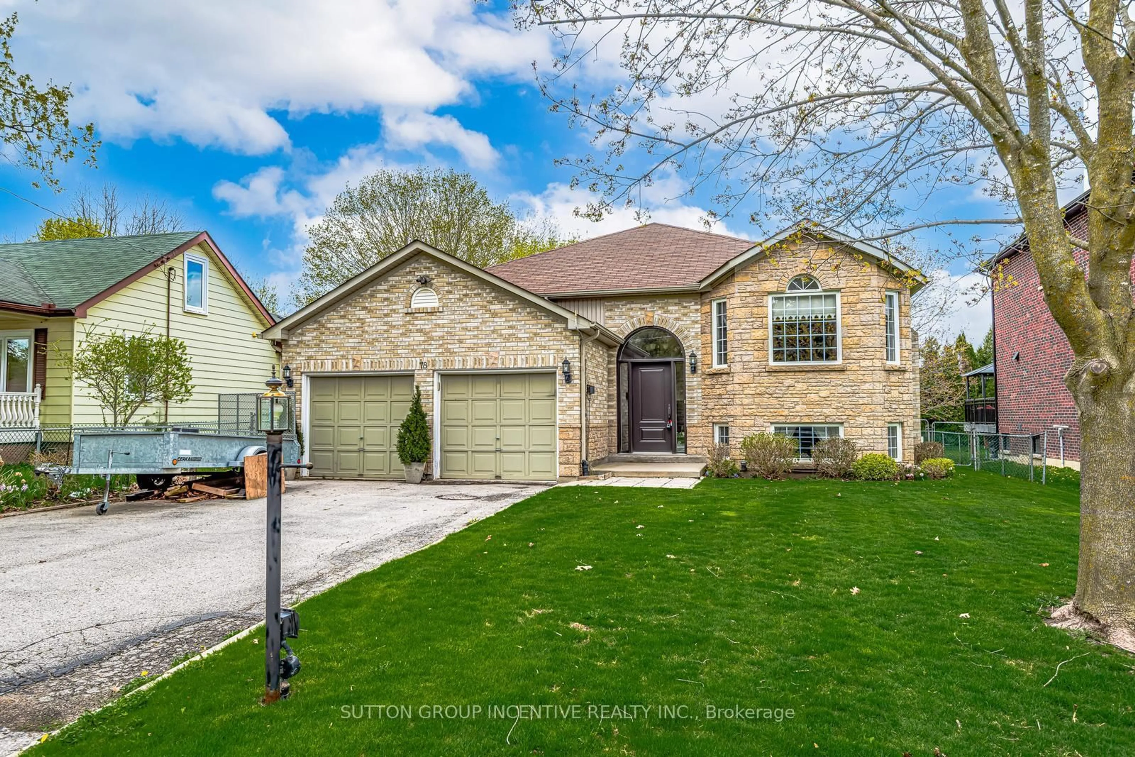 Home with brick exterior material, street for 78 Howard Rd, Newmarket Ontario L3Y 3G7
