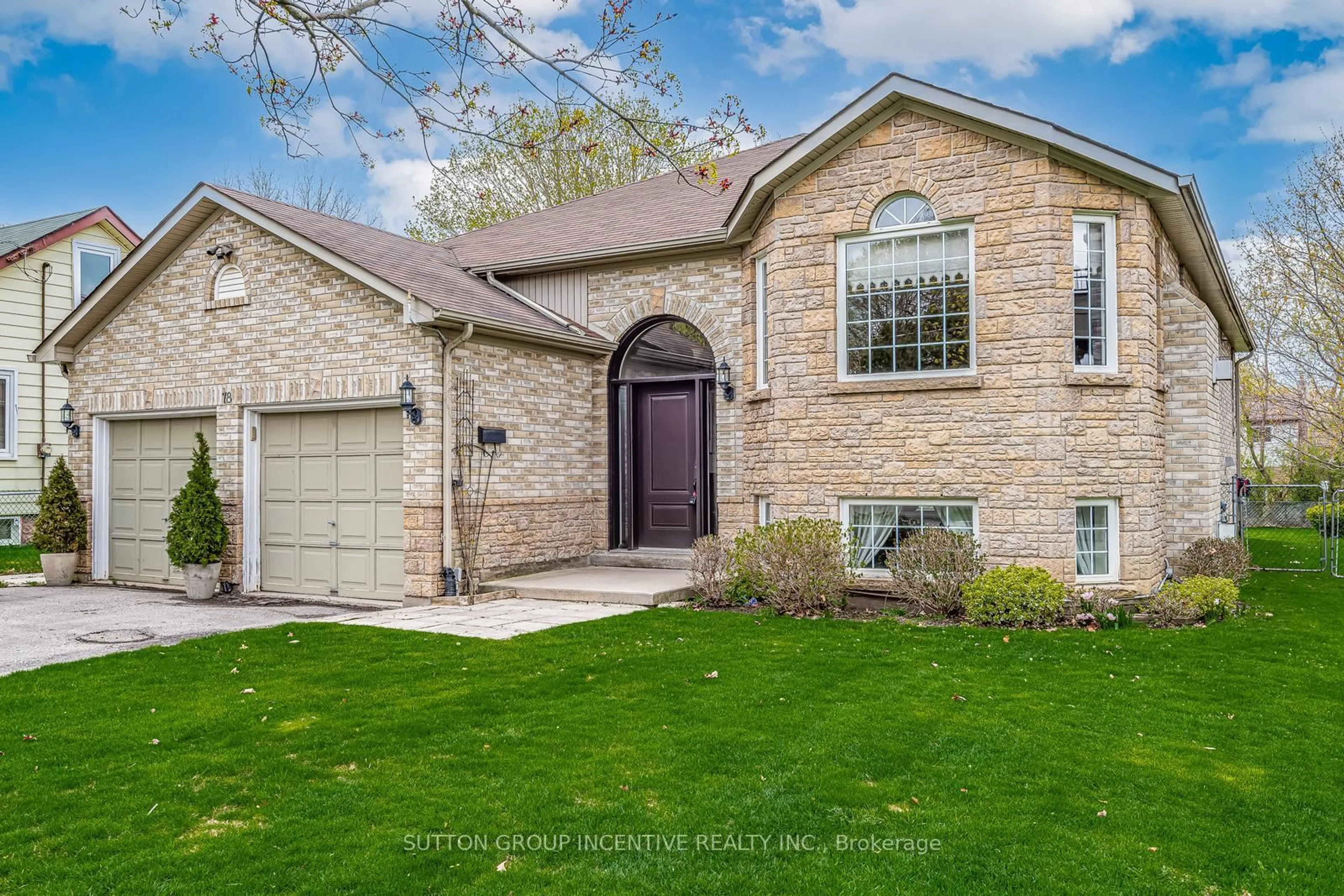 Home with brick exterior material, street for 78 Howard Rd, Newmarket Ontario L3Y 3G7