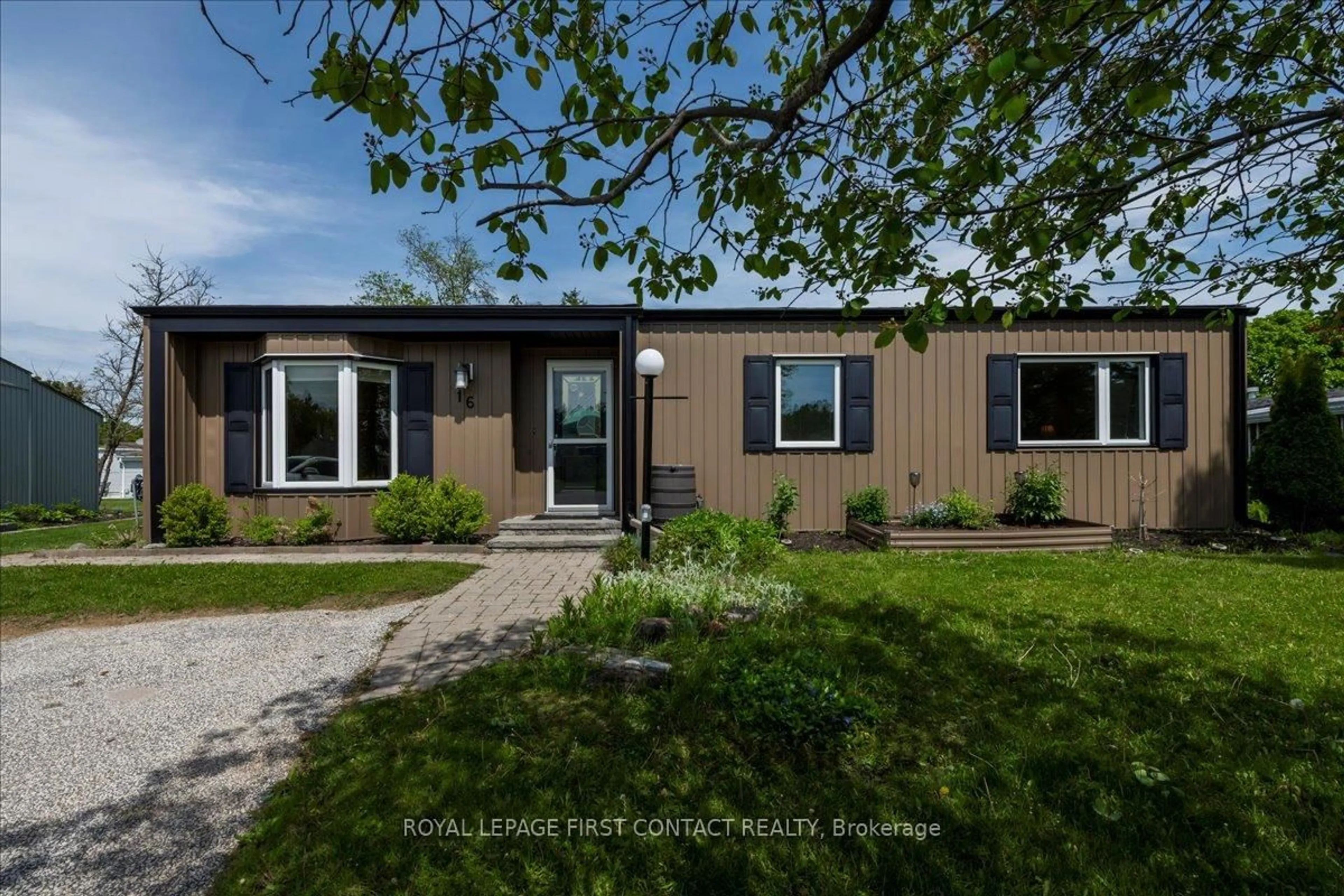 Home with vinyl exterior material, street for 16 Hearts Content, Innisfil Ontario L9S 1S1