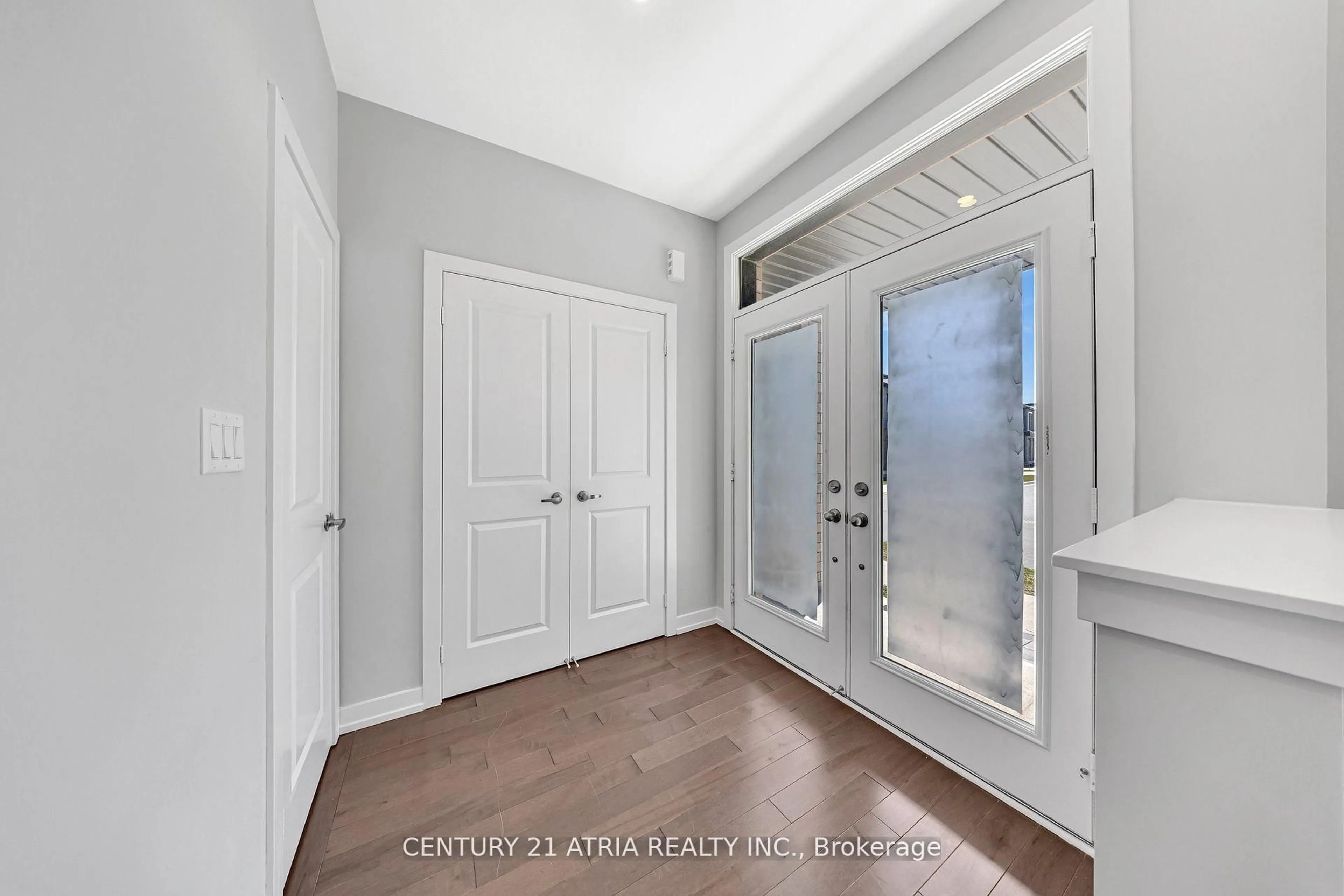 Indoor entryway for 10 Sam Priestley Ave, Markham Ontario L6B 1P1