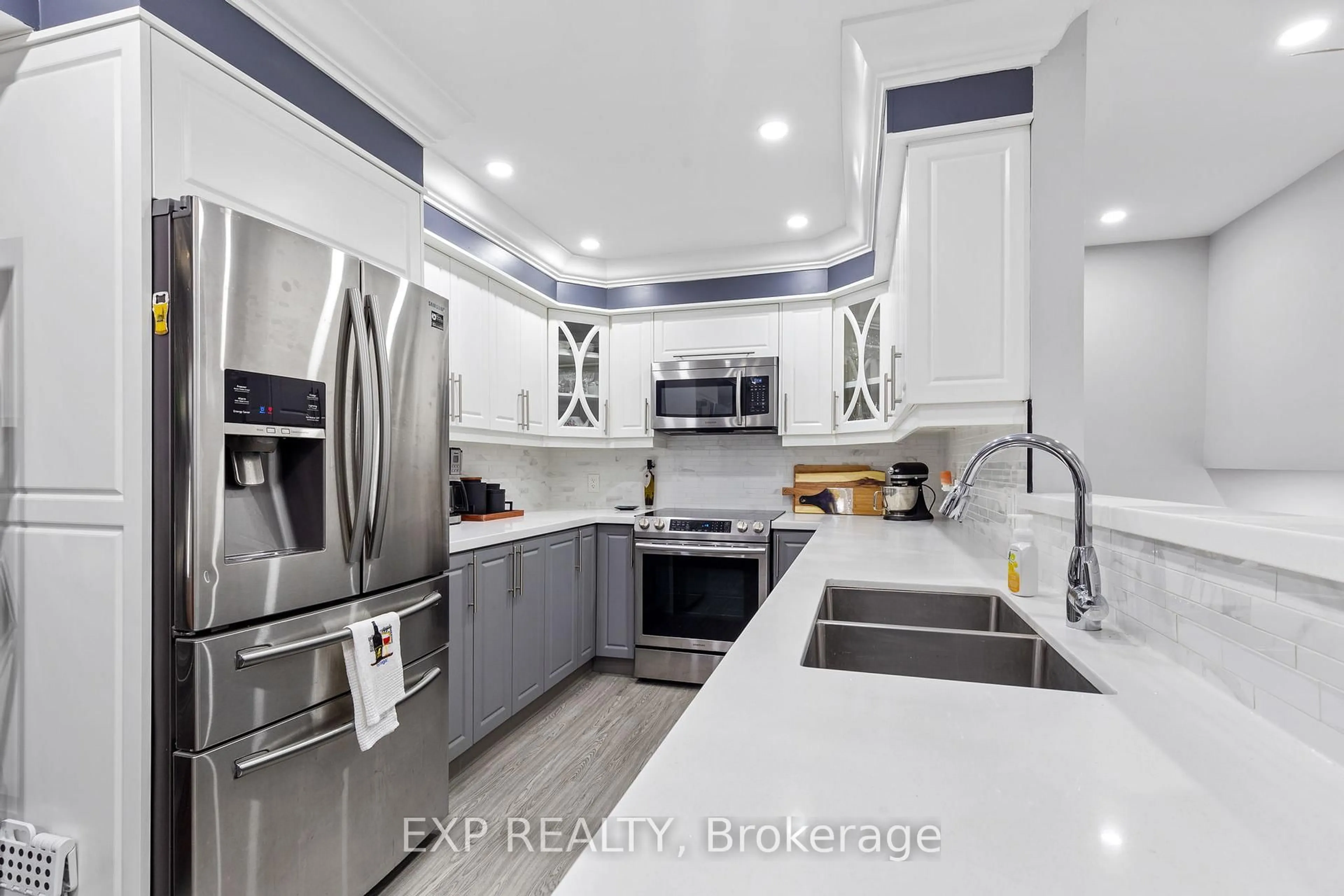 Contemporary kitchen, ceramic/tile floor for 293 Milestone Cres, Aurora Ontario L4G 3M2
