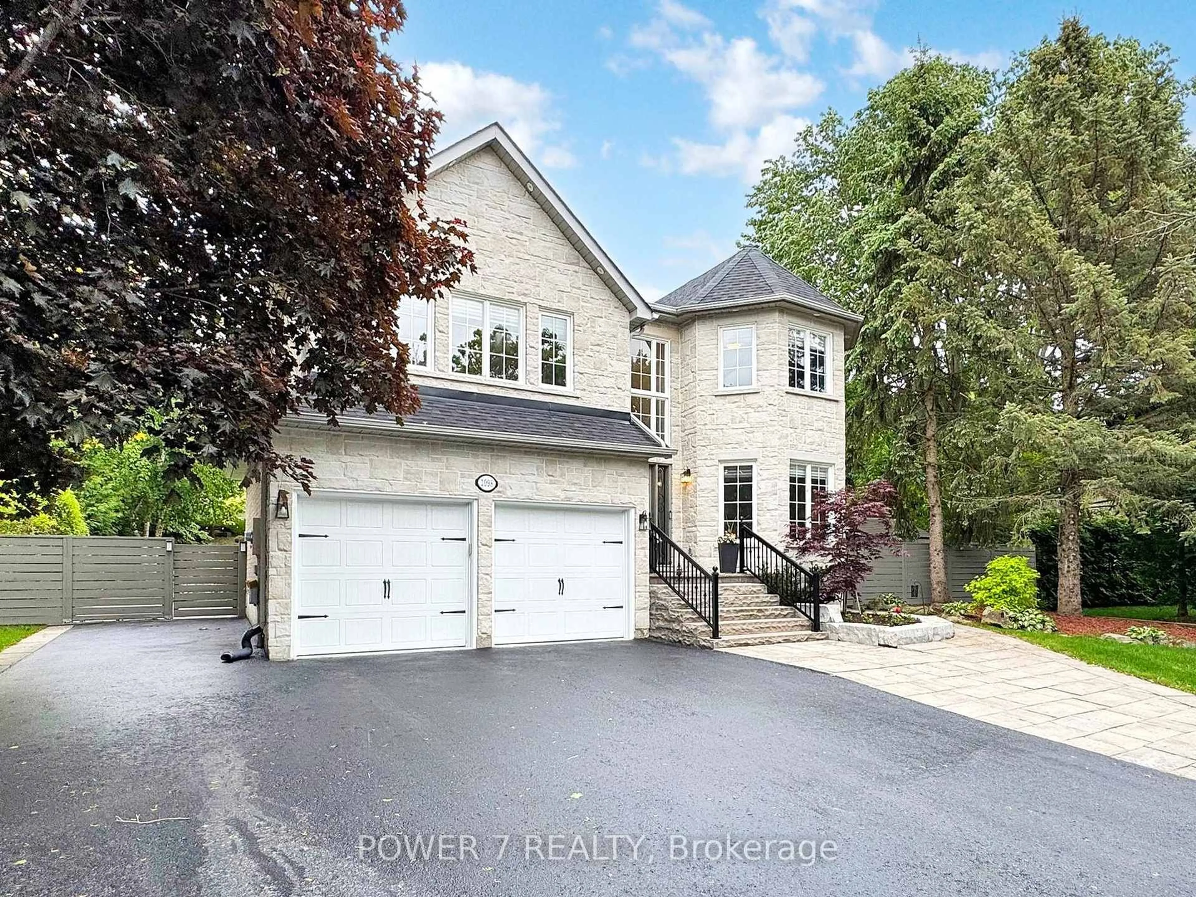 A pic from outside/outdoor area/front of a property/back of a property/a pic from drone, street for 1098 Secretariate Rd, Newmarket Ontario L3X 1M3