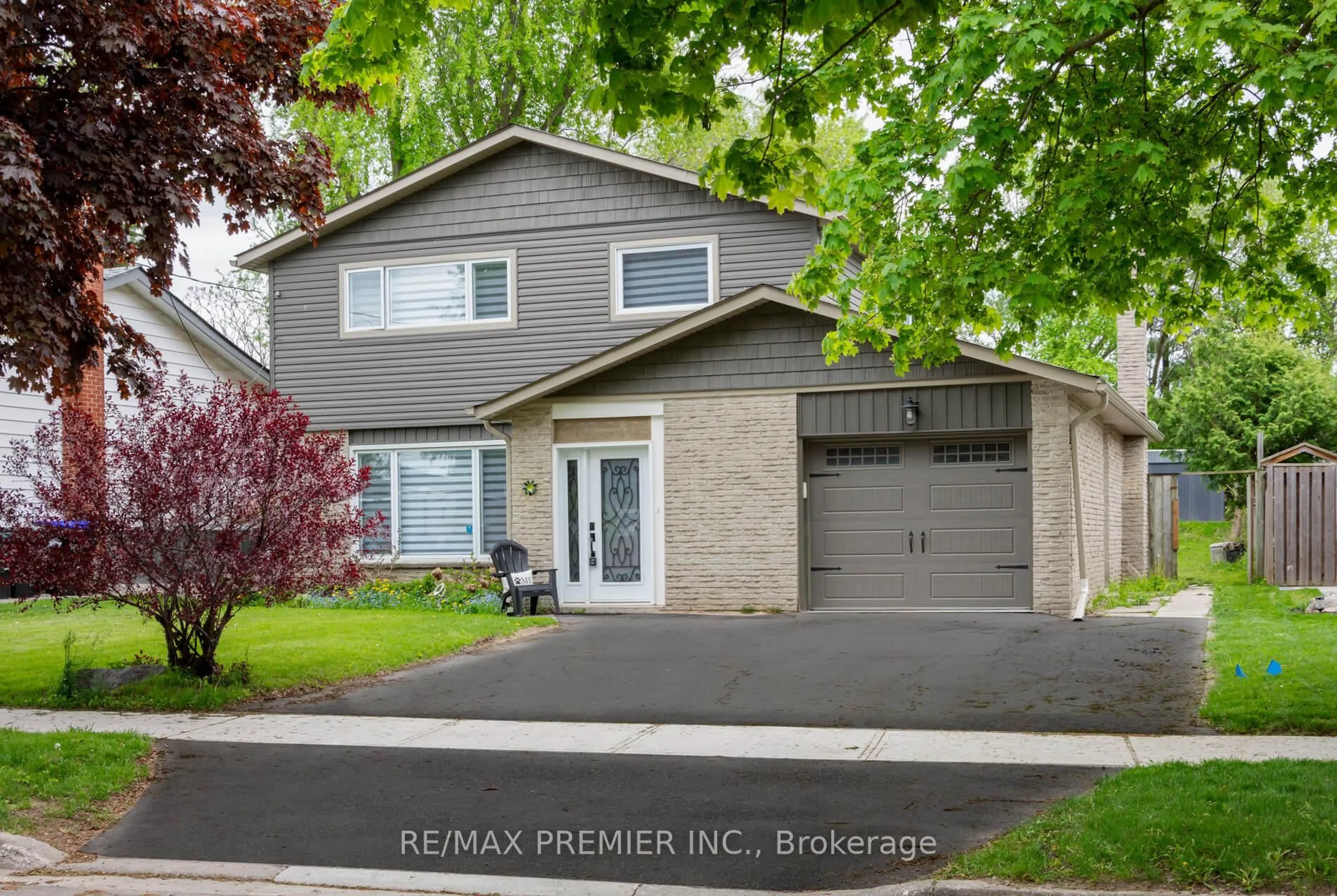 Home with vinyl exterior material, street for 15 Maple Ave, New Tecumseth Ontario L0G 1A0