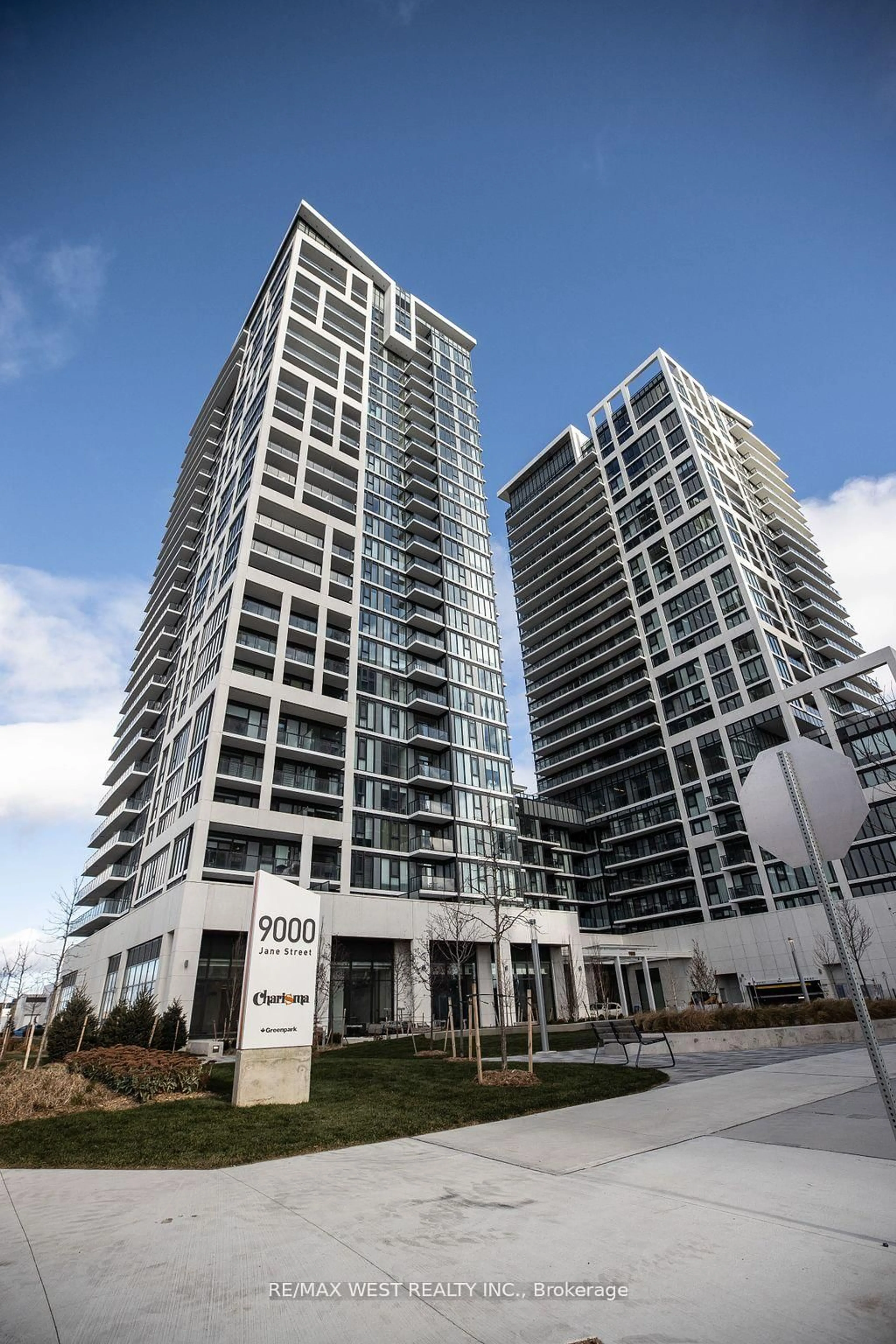 Indoor foyer for 9000 Jane St #406, Vaughan Ontario L4K 0M6