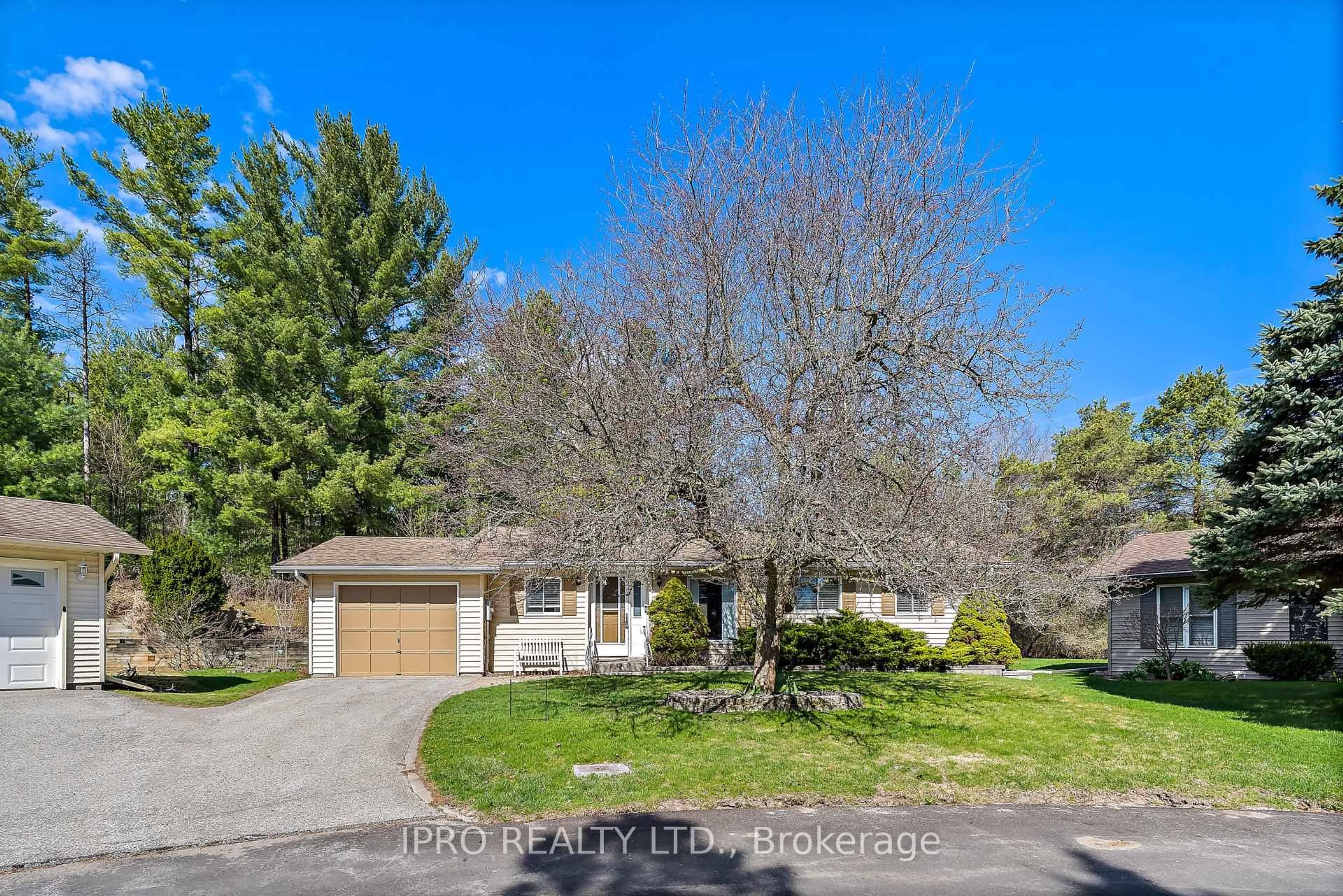 A pic from outside/outdoor area/front of a property/back of a property/a pic from drone, unknown for 9 Balsam Crt, New Tecumseth Ontario L0G 1W0