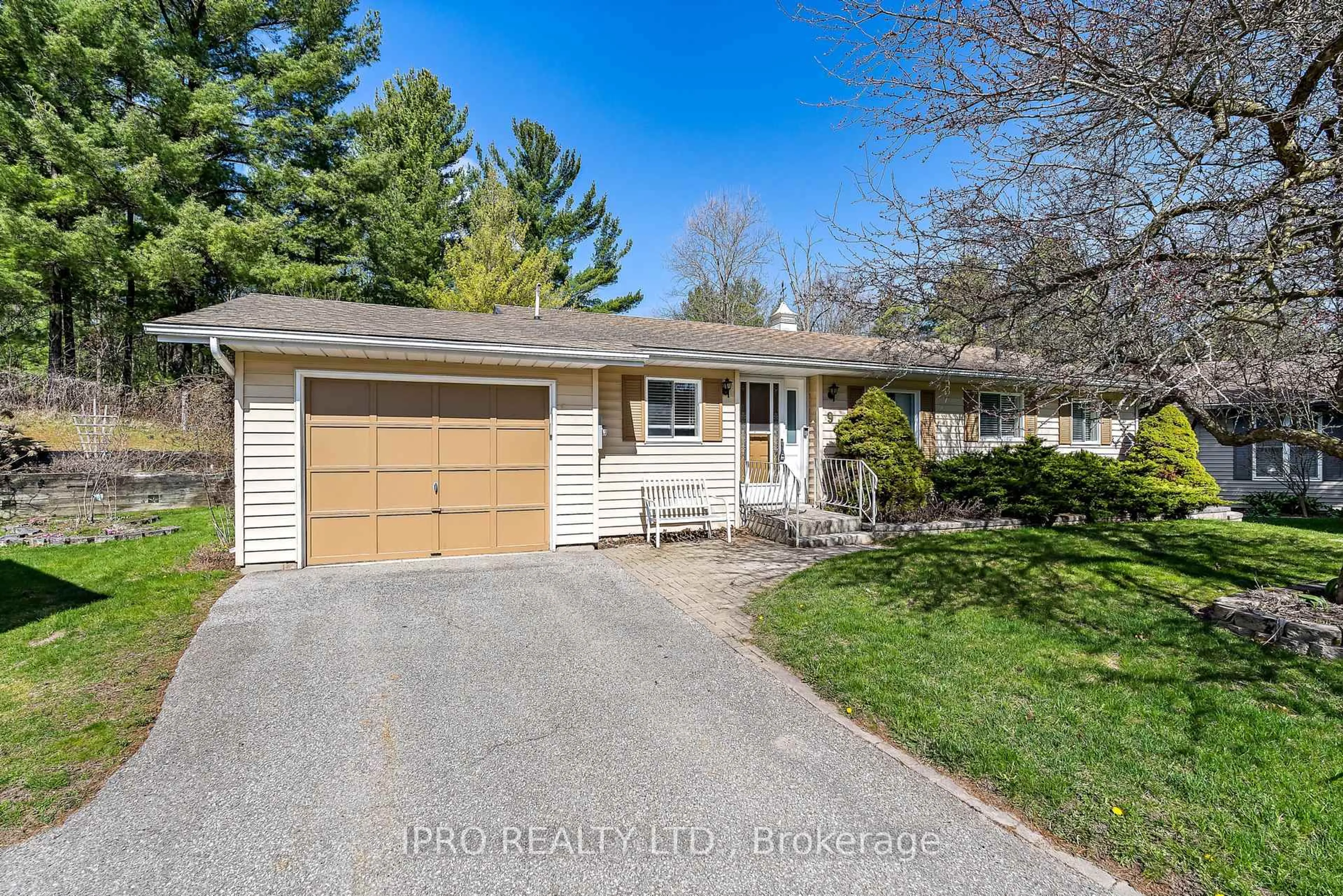 Home with vinyl exterior material, street for 9 Balsam Crt, New Tecumseth Ontario L0G 1W0