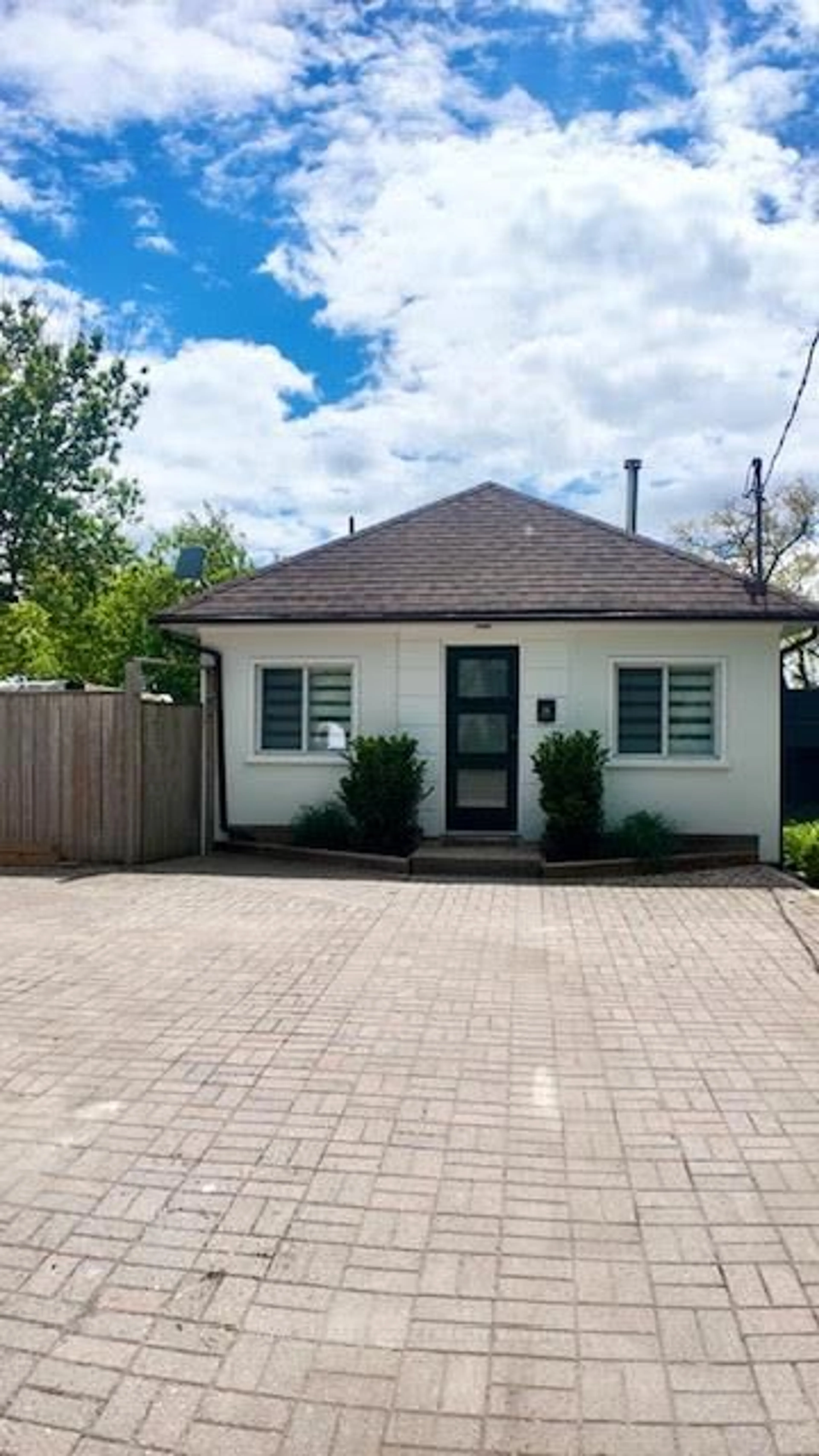 Home with brick exterior material, street for 26 Parkhill Dr, Whitchurch-Stouffville Ontario L4A 2G1