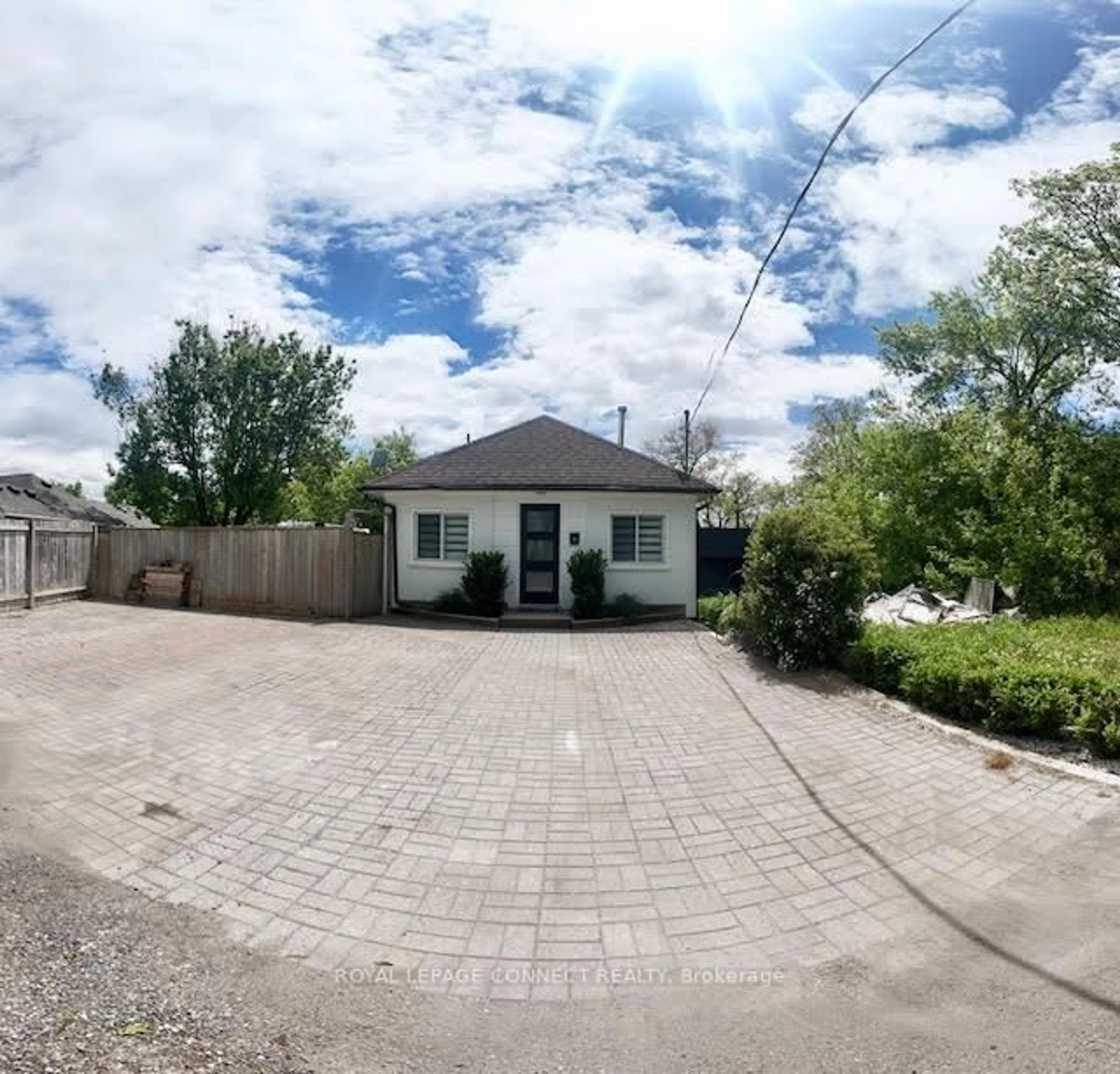 A pic from outside/outdoor area/front of a property/back of a property/a pic from drone, street for 26 Parkhill Dr, Whitchurch-Stouffville Ontario L4A 2G1