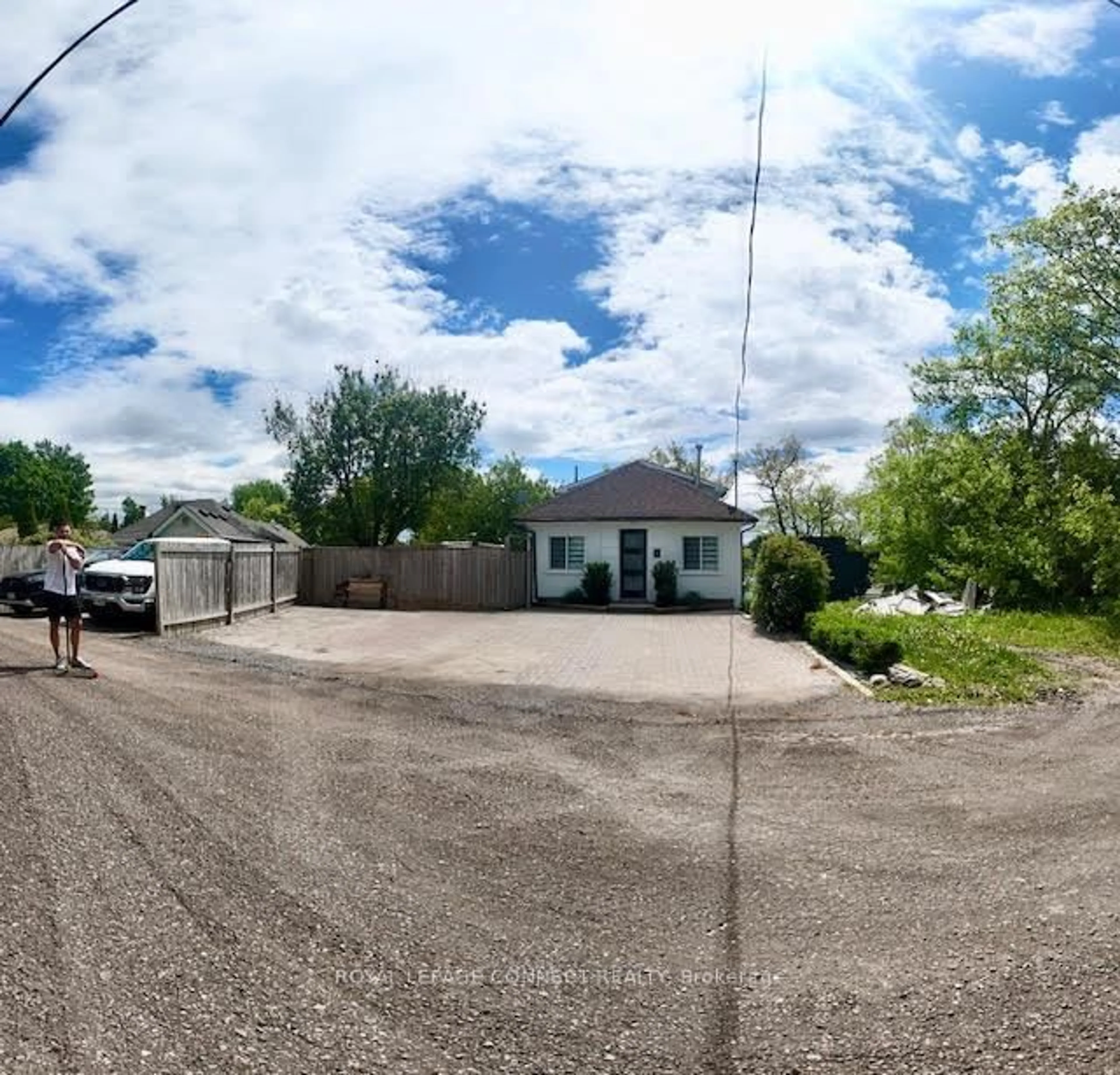 A pic from outside/outdoor area/front of a property/back of a property/a pic from drone, street for 26 Parkhill Dr, Whitchurch-Stouffville Ontario L4A 2G1