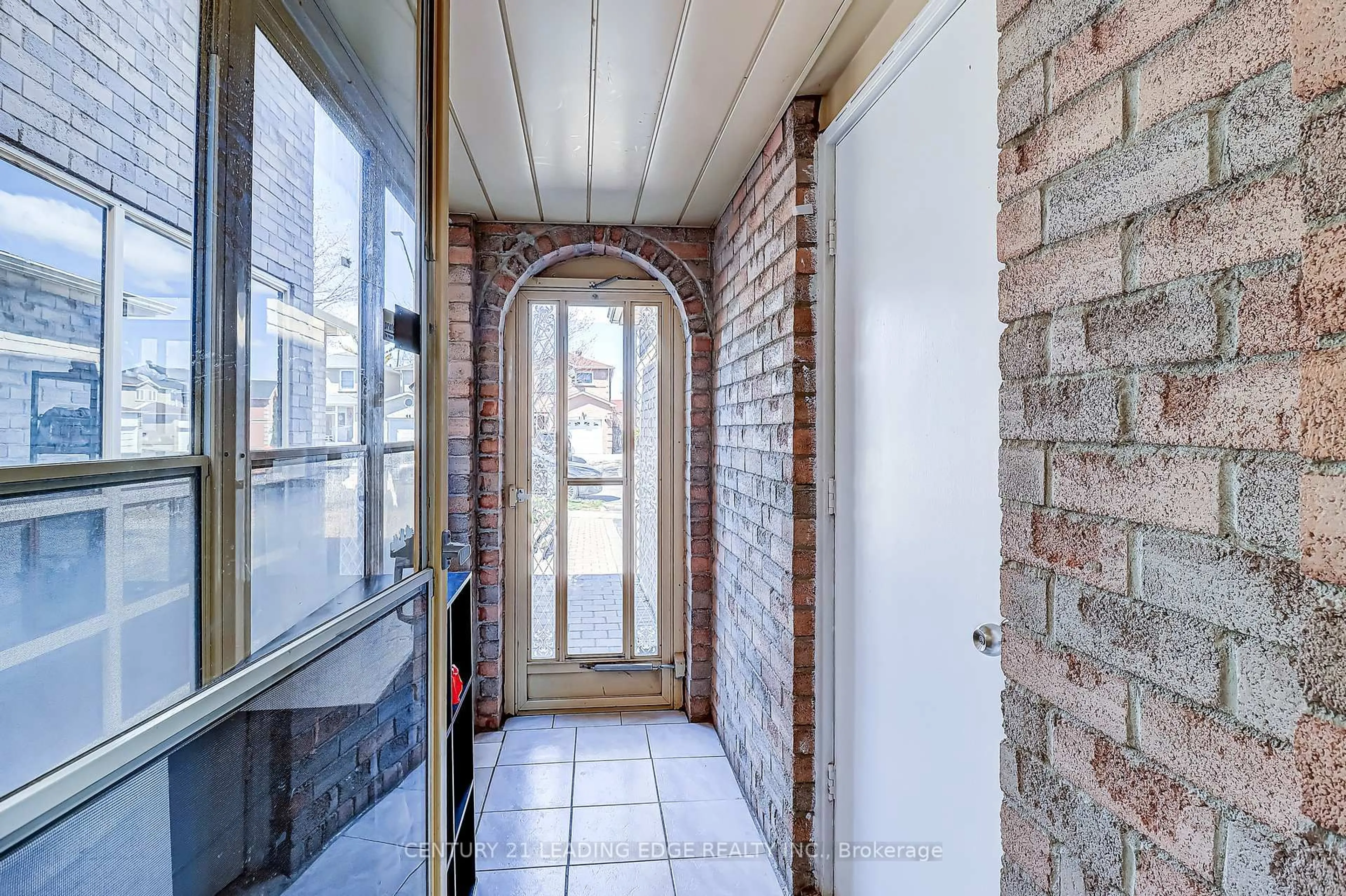 Indoor entryway for 47 Ingram Rd, Markham Ontario L3S 1T3