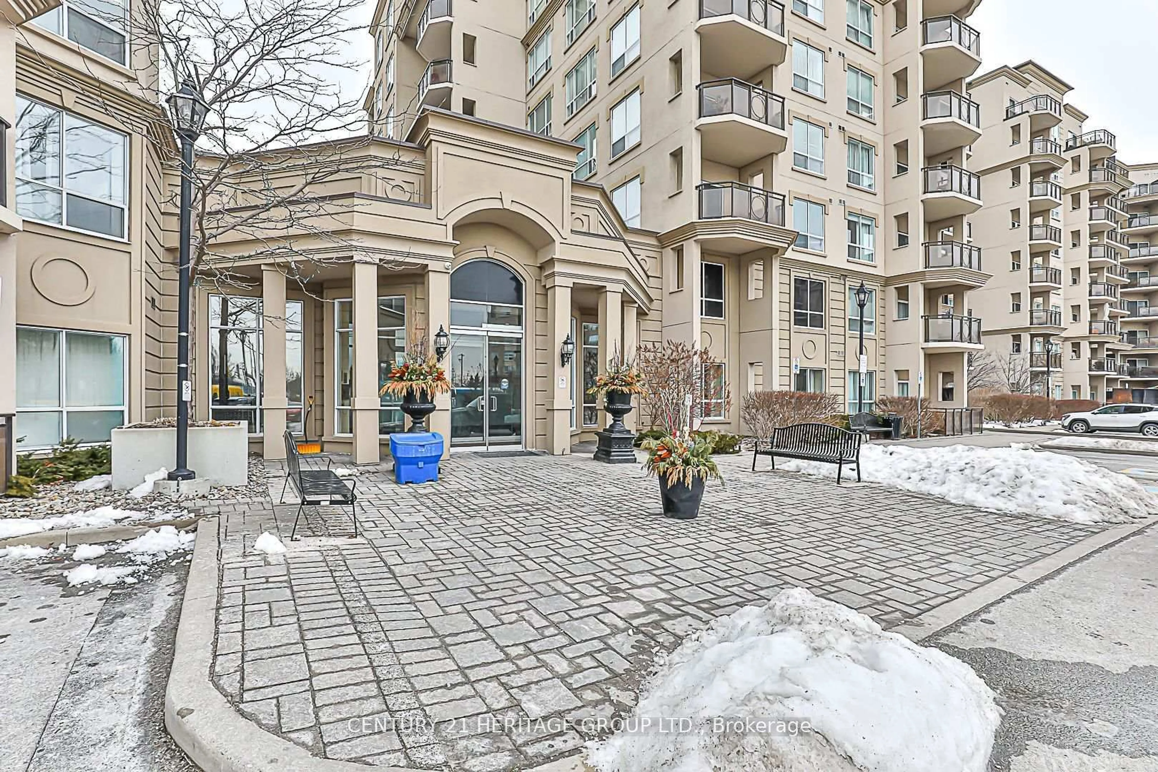 Unknown for 8 Maison Parc Crt #305, Vaughan Ontario L4J 9K5