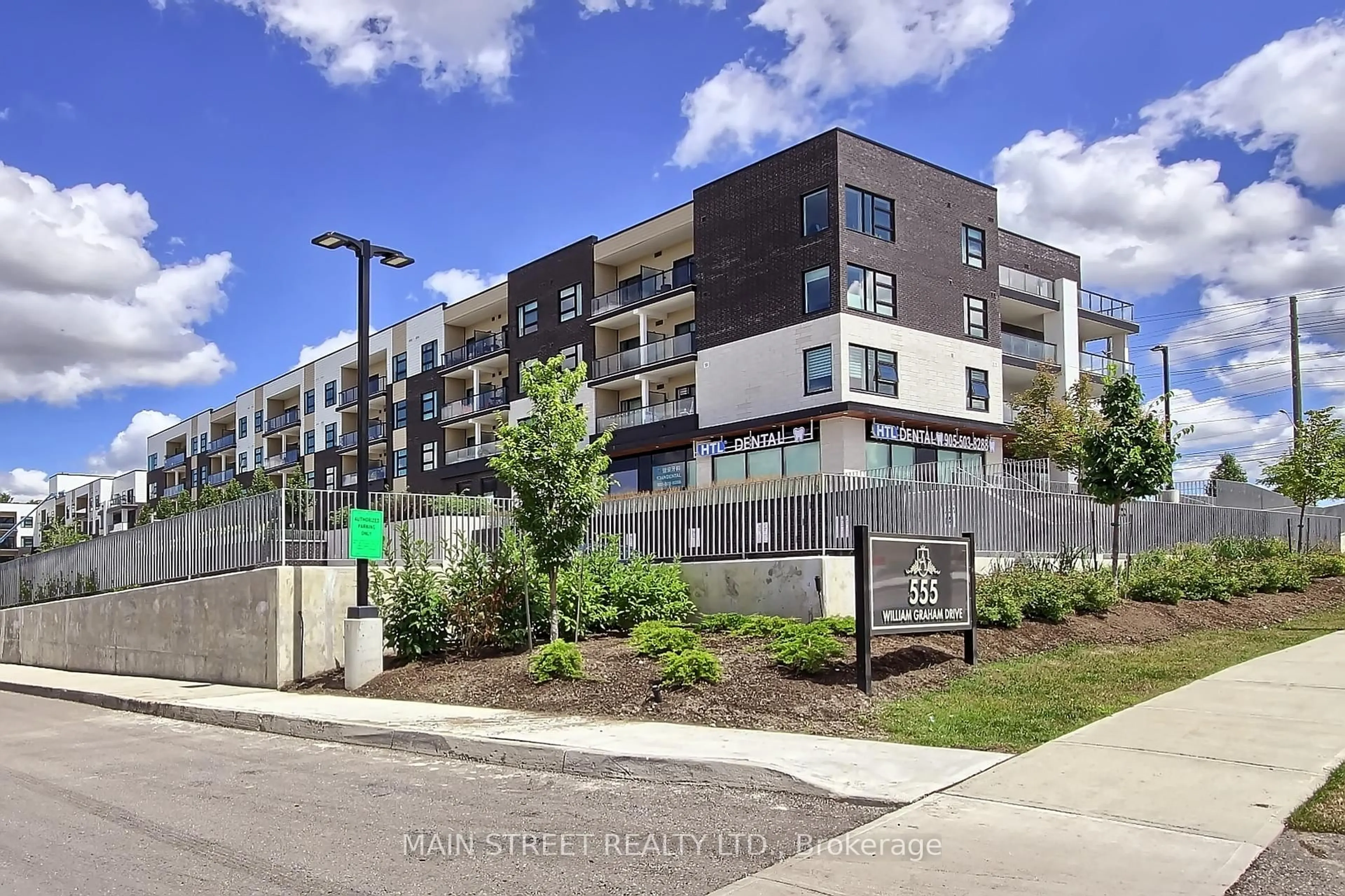 Unknown for 555 William Graham Dr #110, Aurora Ontario L4G 7C4